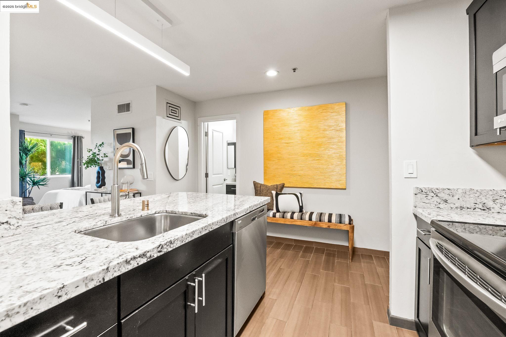 Detail Gallery Image 6 of 41 For 6400 Christie Ave #3119,  Emeryville,  CA 94608 - 0 Beds | 1 Baths