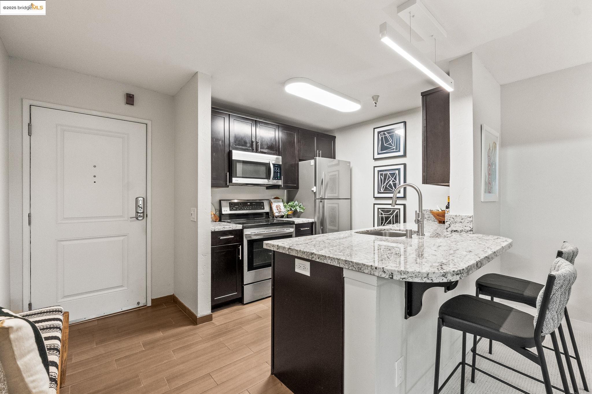 Detail Gallery Image 7 of 41 For 6400 Christie Ave #3119,  Emeryville,  CA 94608 - 0 Beds | 1 Baths