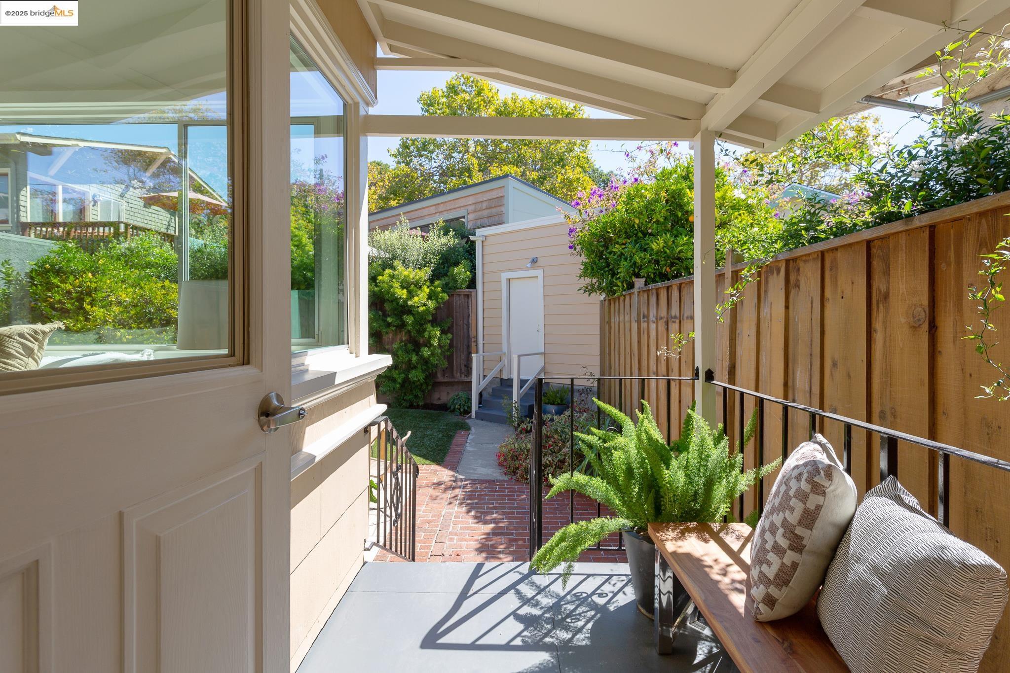 Detail Gallery Image 28 of 45 For 5626 Broadway, Oakland,  CA 94610 - 3 Beds | 1 Baths