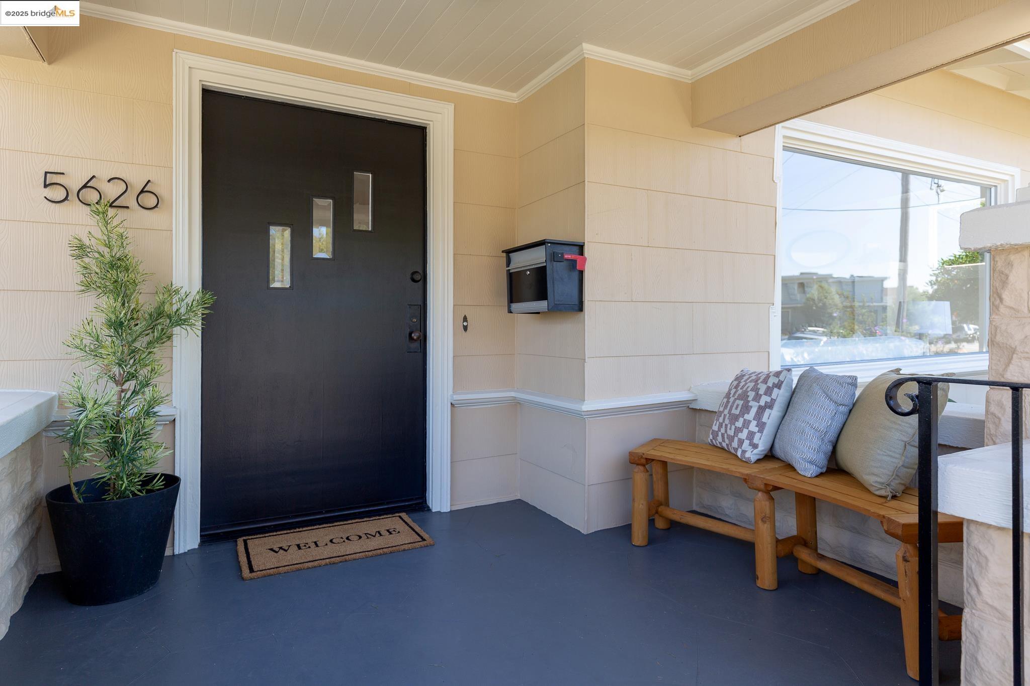 Detail Gallery Image 5 of 45 For 5626 Broadway, Oakland,  CA 94610 - 3 Beds | 1 Baths