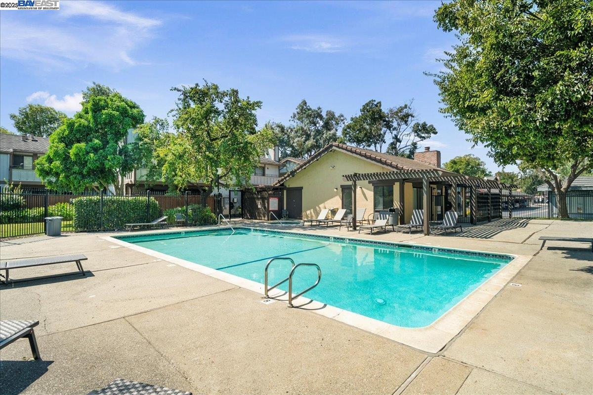 Detail Gallery Image 13 of 16 For 6318 Joaquin Murieta Ave #F,  Newark,  CA 94560 - 1 Beds | 1 Baths
