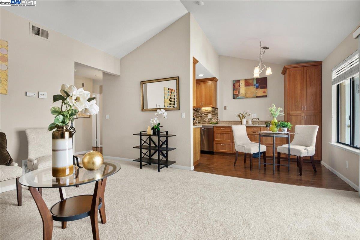 Detail Gallery Image 9 of 16 For 6318 Joaquin Murieta Ave #F,  Newark,  CA 94560 - 1 Beds | 1 Baths