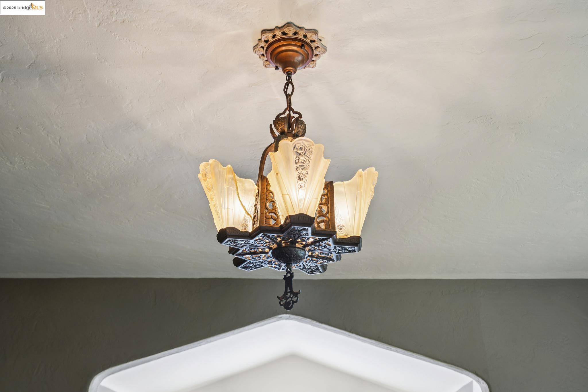 Detail Gallery Image 12 of 41 For 2821 25th Ave, Oakland,  CA 94601 - 3 Beds | 1 Baths