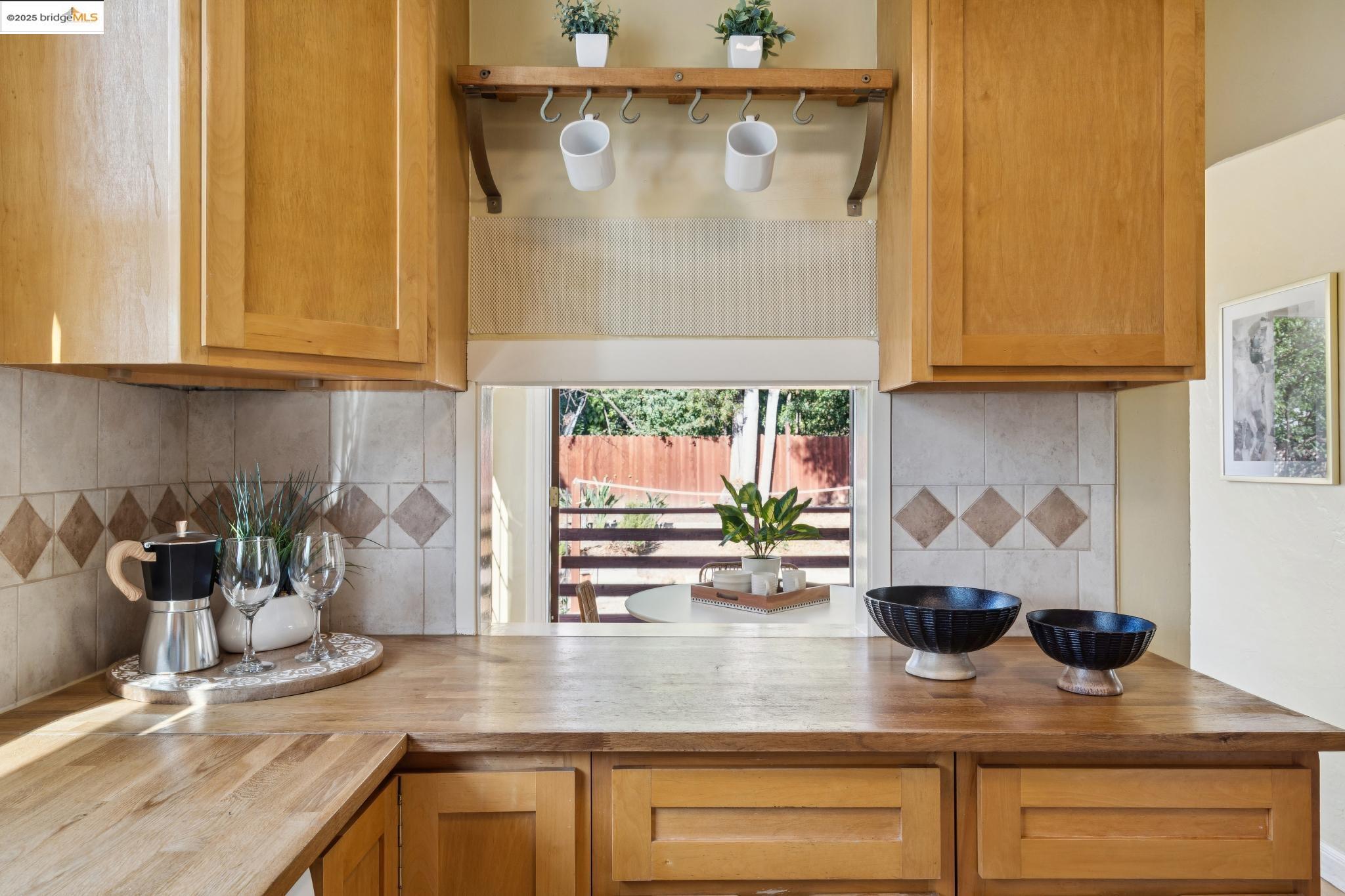 Detail Gallery Image 16 of 41 For 2821 25th Ave, Oakland,  CA 94601 - 3 Beds | 1 Baths
