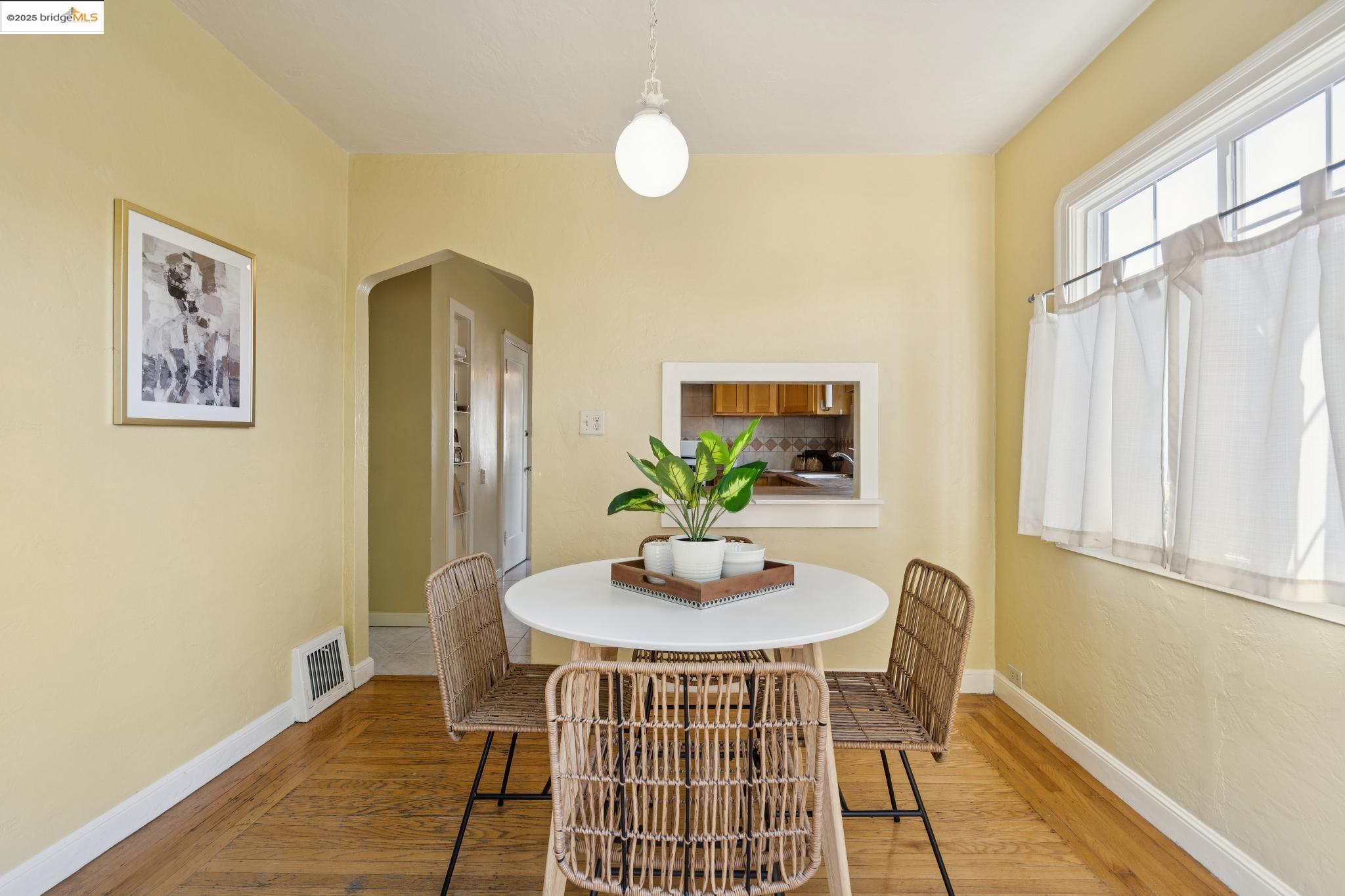 Detail Gallery Image 19 of 41 For 2821 25th Ave, Oakland,  CA 94601 - 3 Beds | 1 Baths