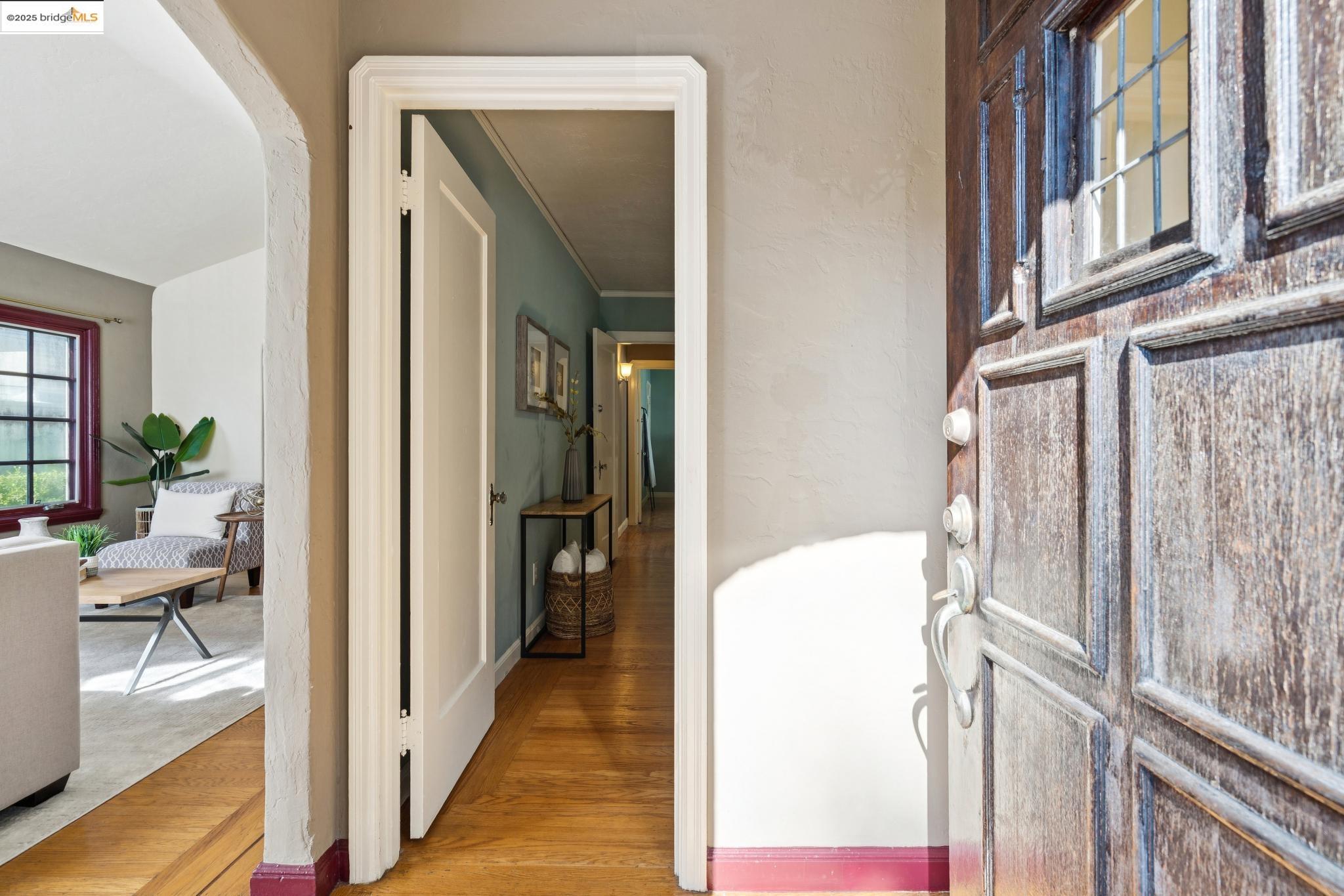 Detail Gallery Image 3 of 41 For 2821 25th Ave, Oakland,  CA 94601 - 3 Beds | 1 Baths