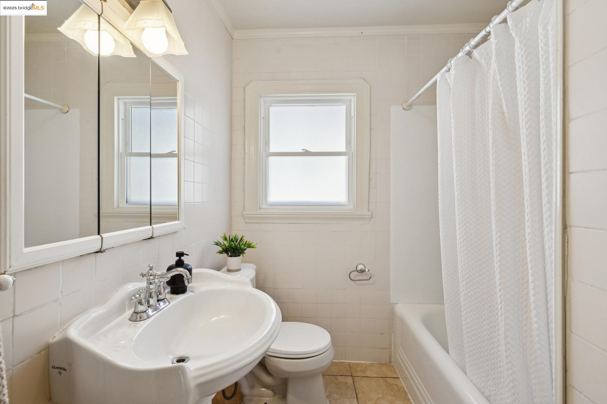 Detail Gallery Image 27 of 41 For 2821 25th Ave, Oakland,  CA 94601 - 3 Beds | 1 Baths