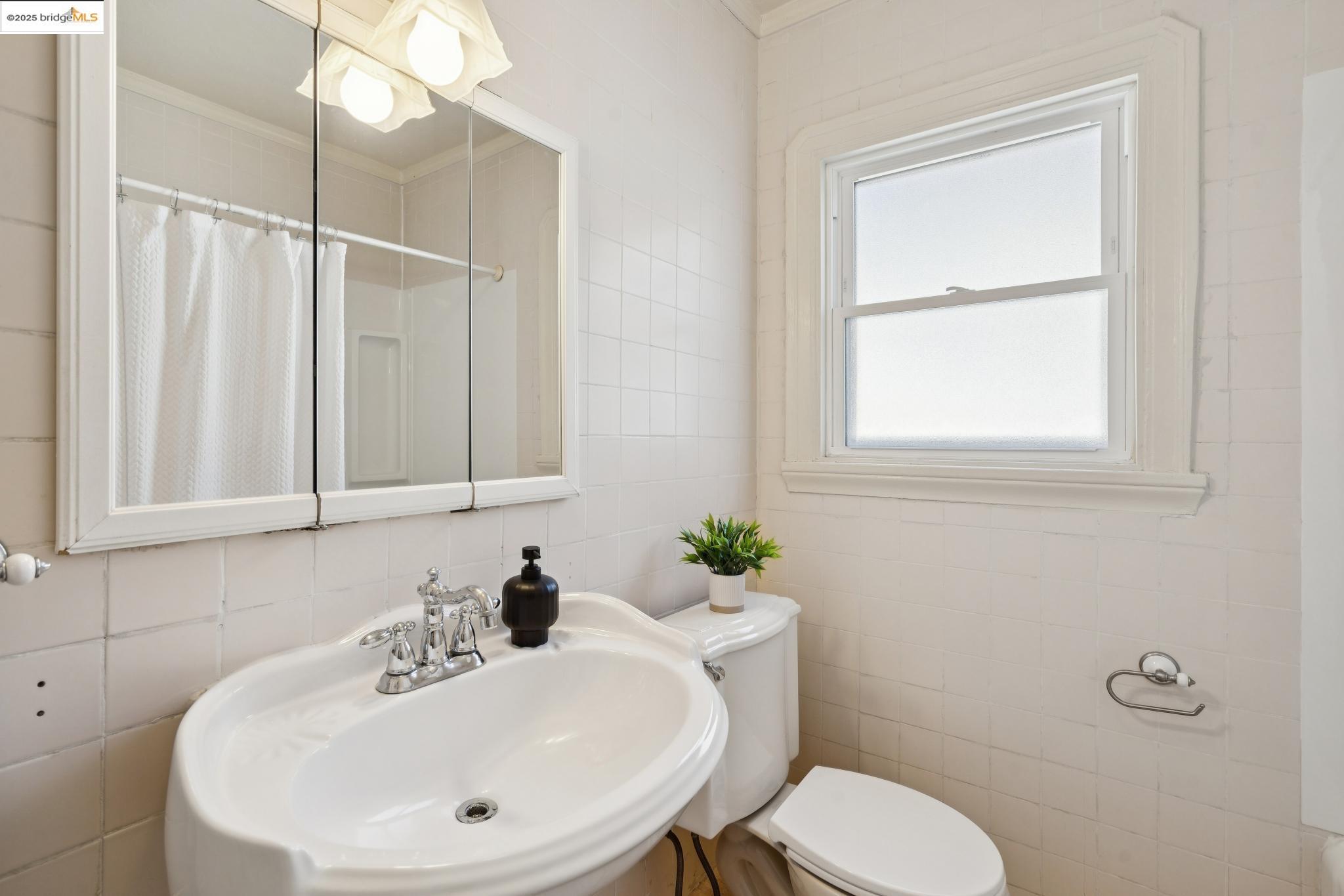 Detail Gallery Image 28 of 41 For 2821 25th Ave, Oakland,  CA 94601 - 3 Beds | 1 Baths