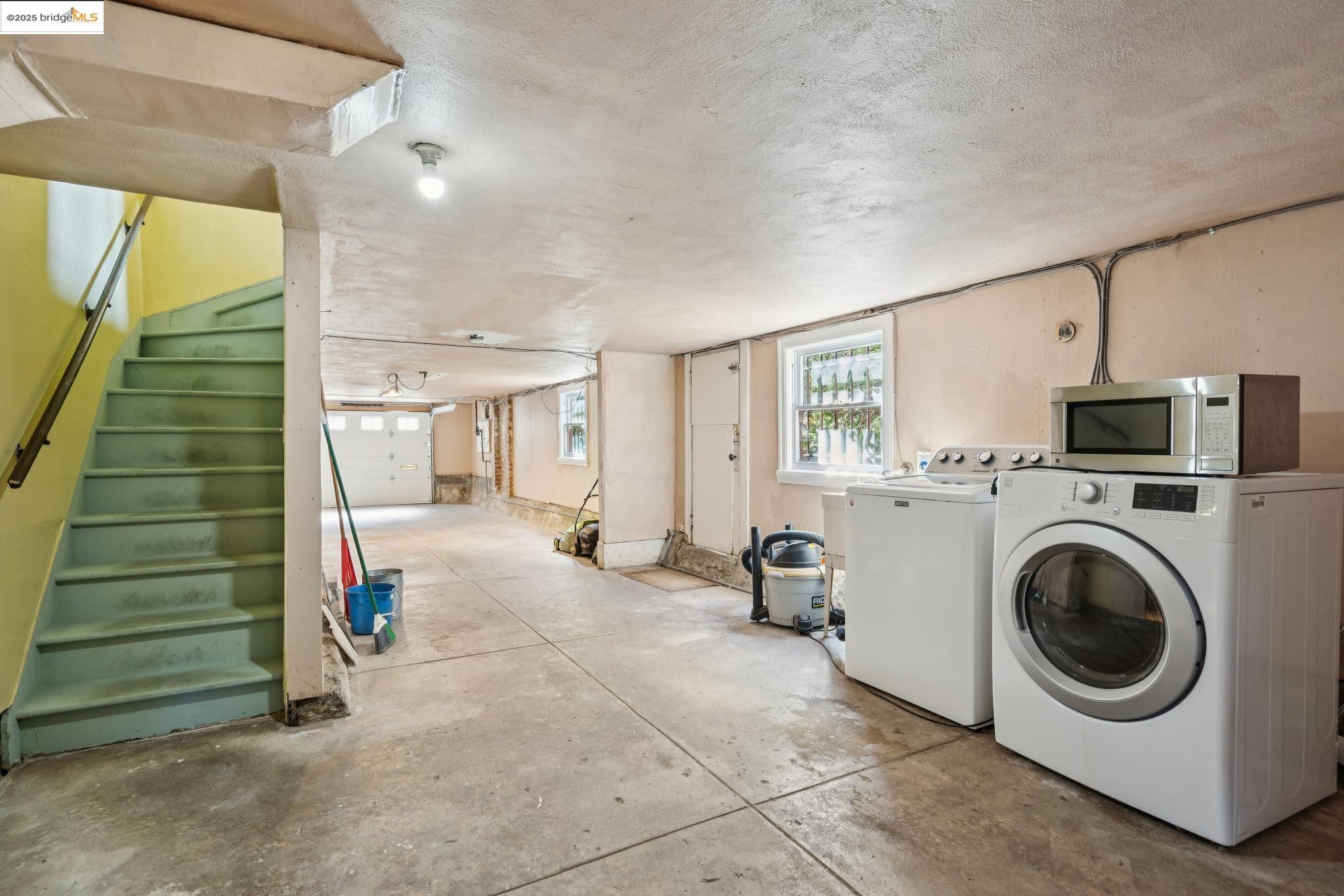 Detail Gallery Image 31 of 41 For 2821 25th Ave, Oakland,  CA 94601 - 3 Beds | 1 Baths