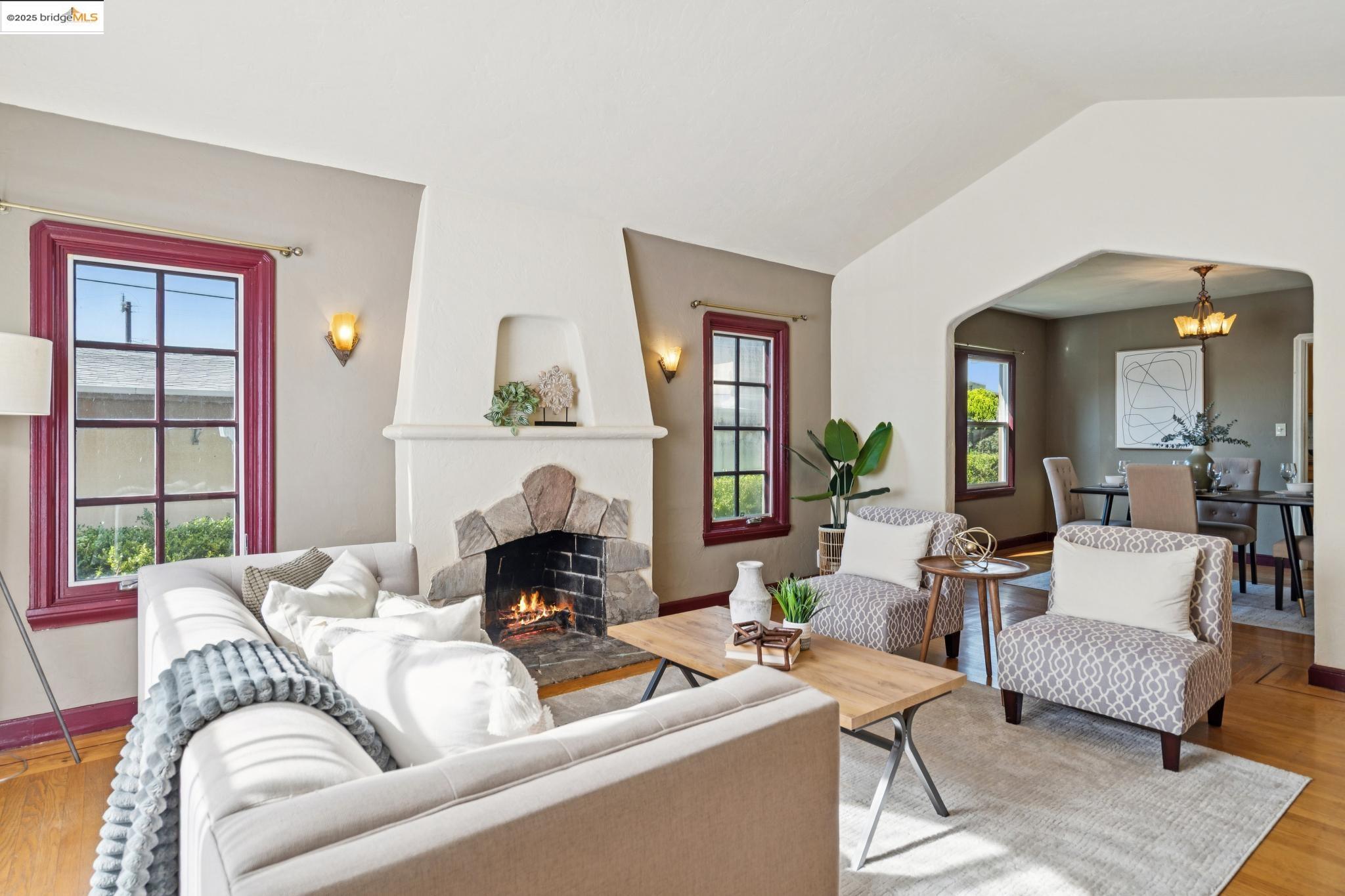 Detail Gallery Image 5 of 41 For 2821 25th Ave, Oakland,  CA 94601 - 3 Beds | 1 Baths
