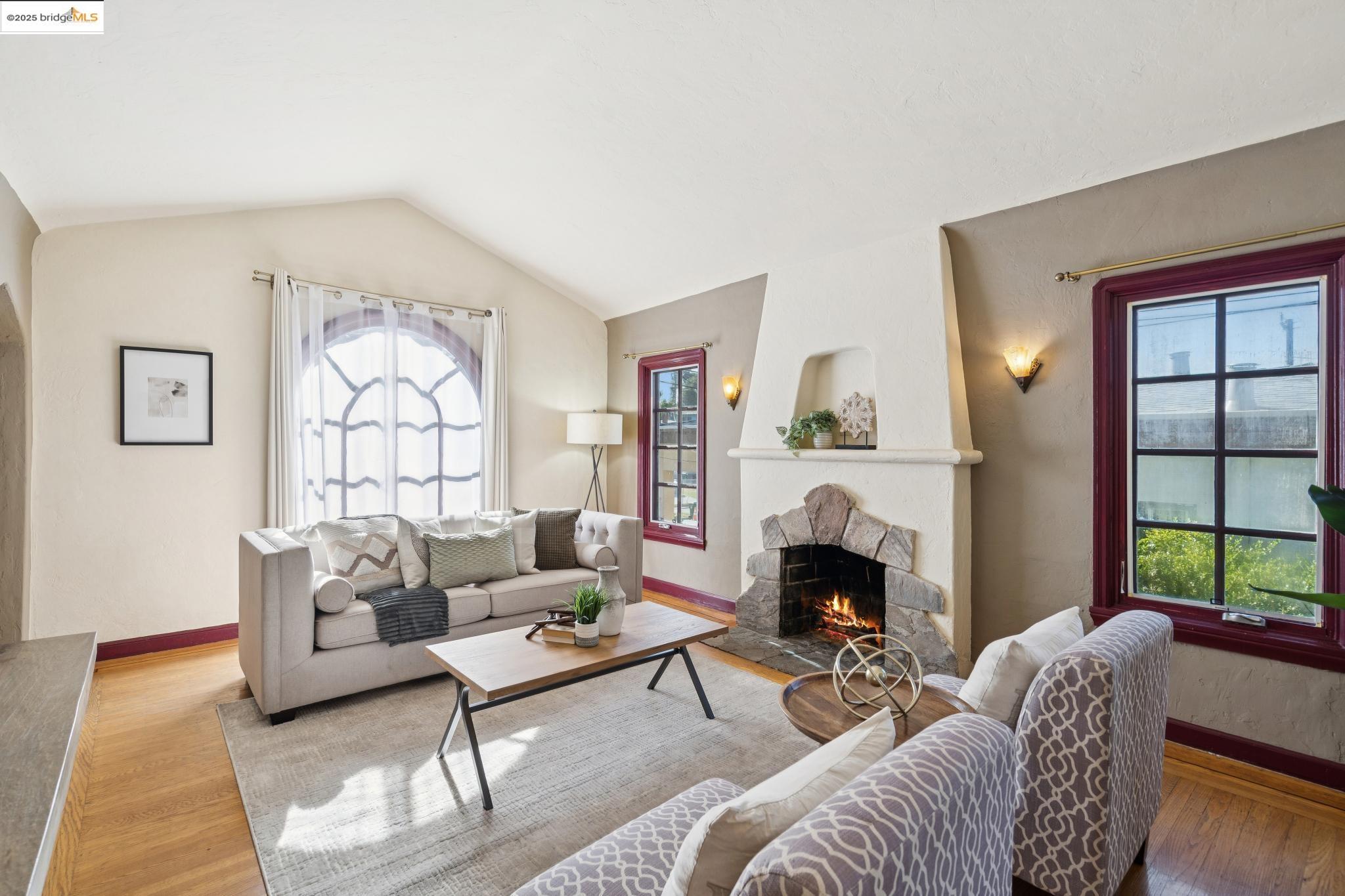 Detail Gallery Image 6 of 41 For 2821 25th Ave, Oakland,  CA 94601 - 3 Beds | 1 Baths