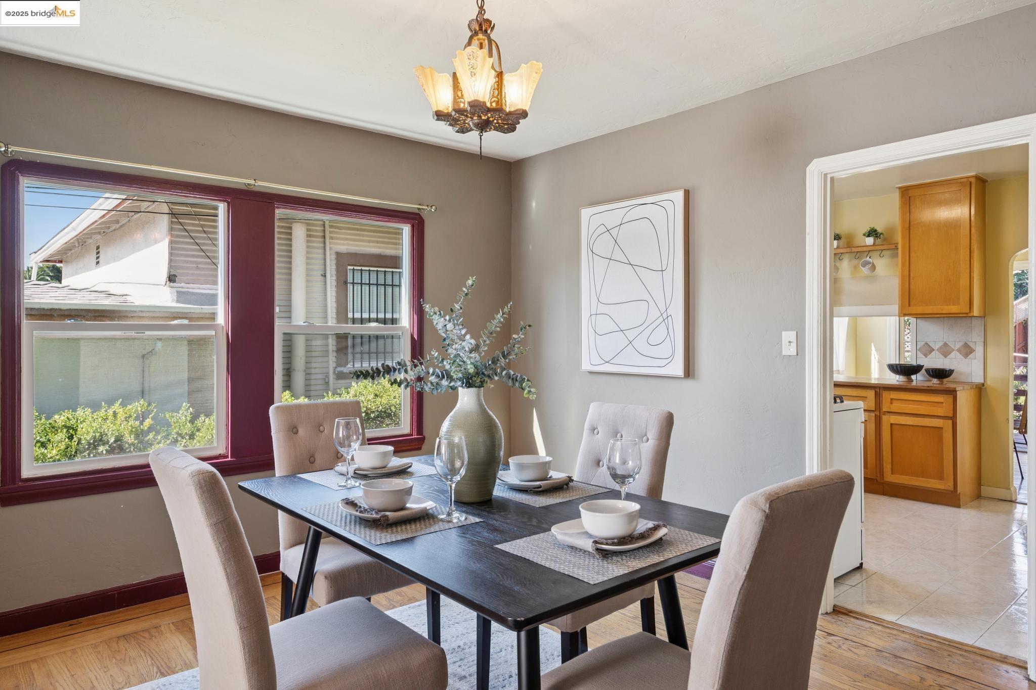 Detail Gallery Image 10 of 41 For 2821 25th Ave, Oakland,  CA 94601 - 3 Beds | 1 Baths