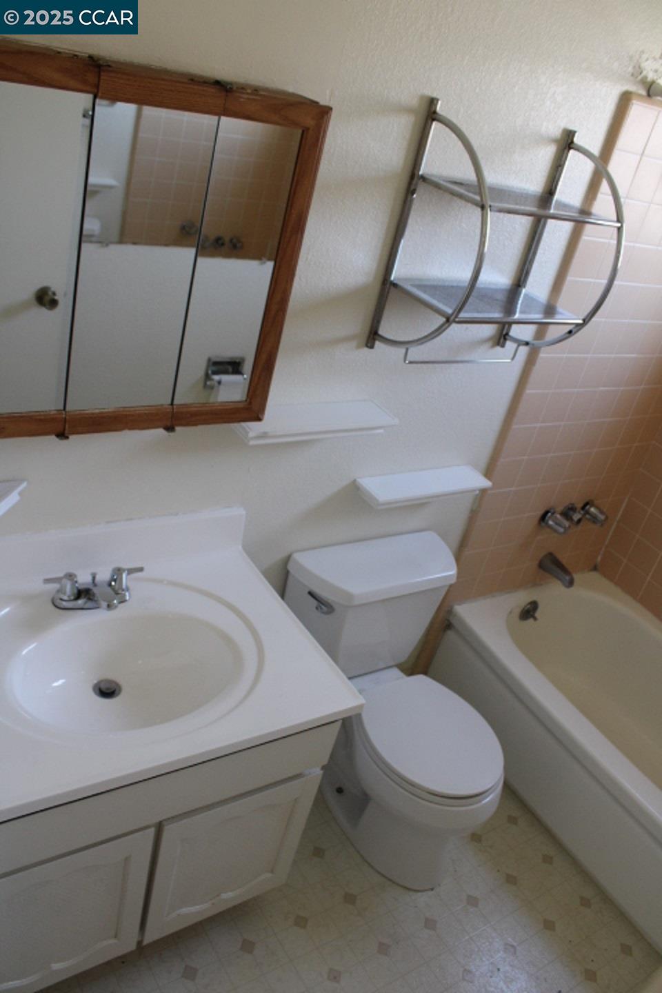 Detail Gallery Image 11 of 14 For 1139 San Pablo Ave #7,  Pinole,  CA 94564 - 1 Beds | 1 Baths