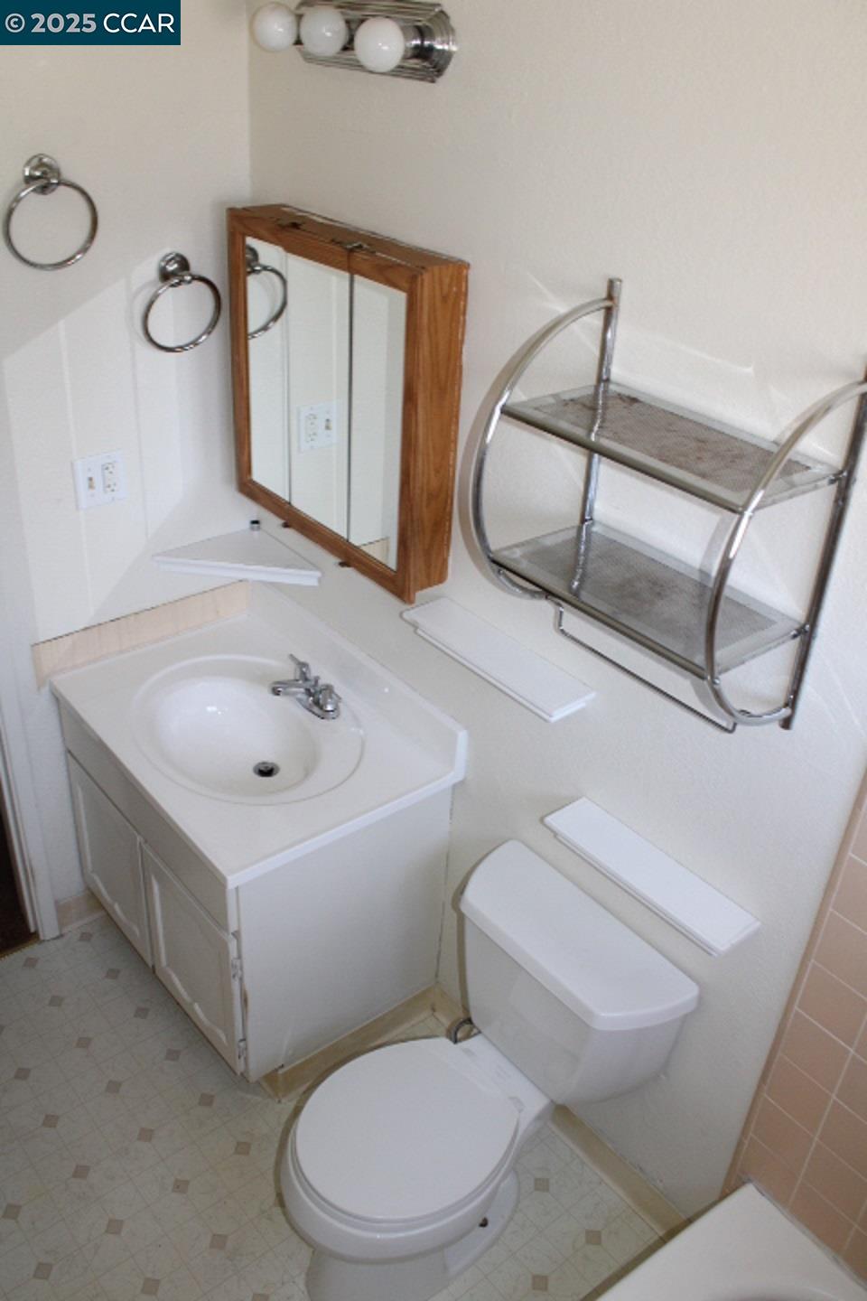 Detail Gallery Image 12 of 14 For 1139 San Pablo Ave #7,  Pinole,  CA 94564 - 1 Beds | 1 Baths