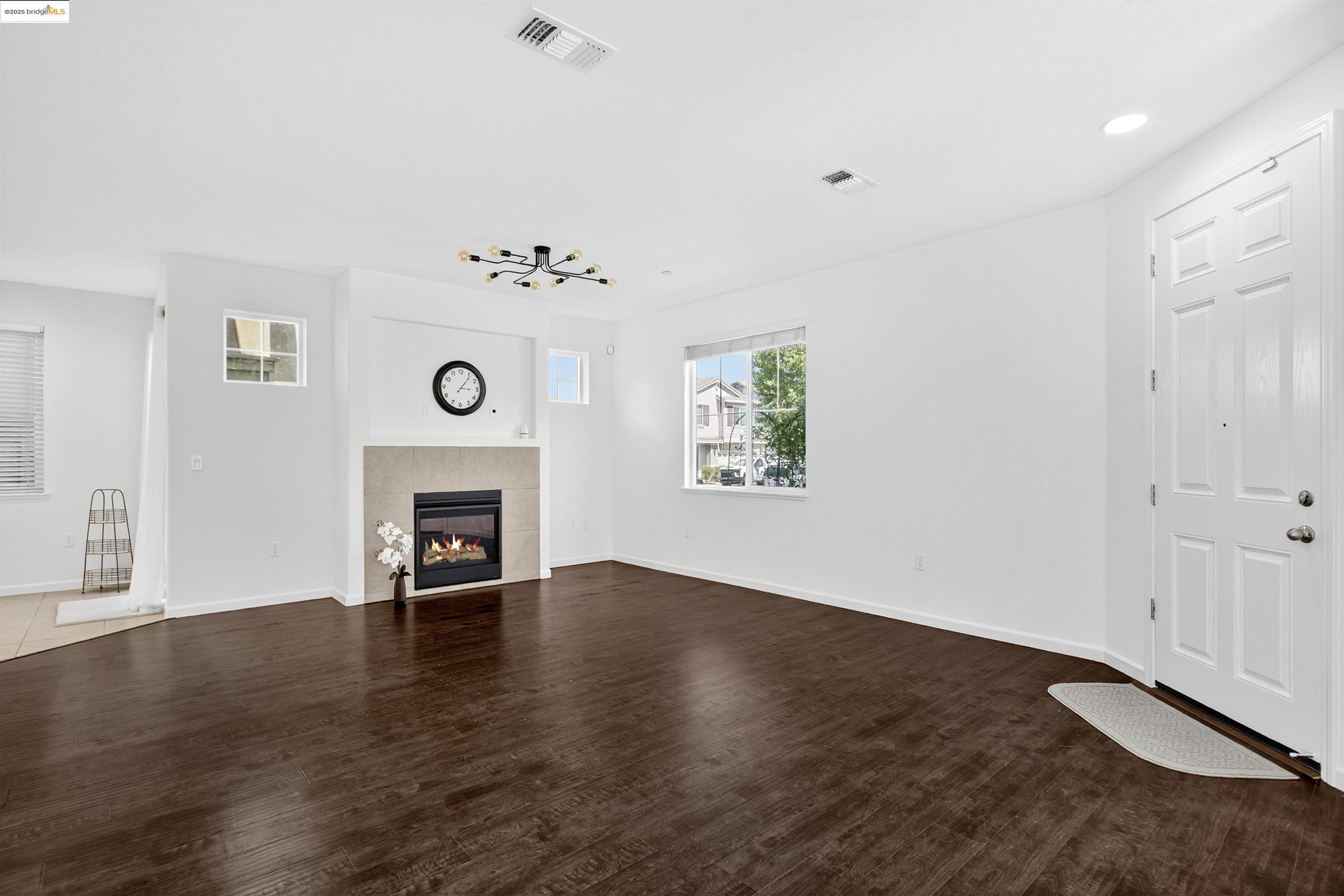 Detail Gallery Image 13 of 43 For 46 Belle Harbor Cir, Pittsburg,  CA 94565 - 4 Beds | 2/1 Baths
