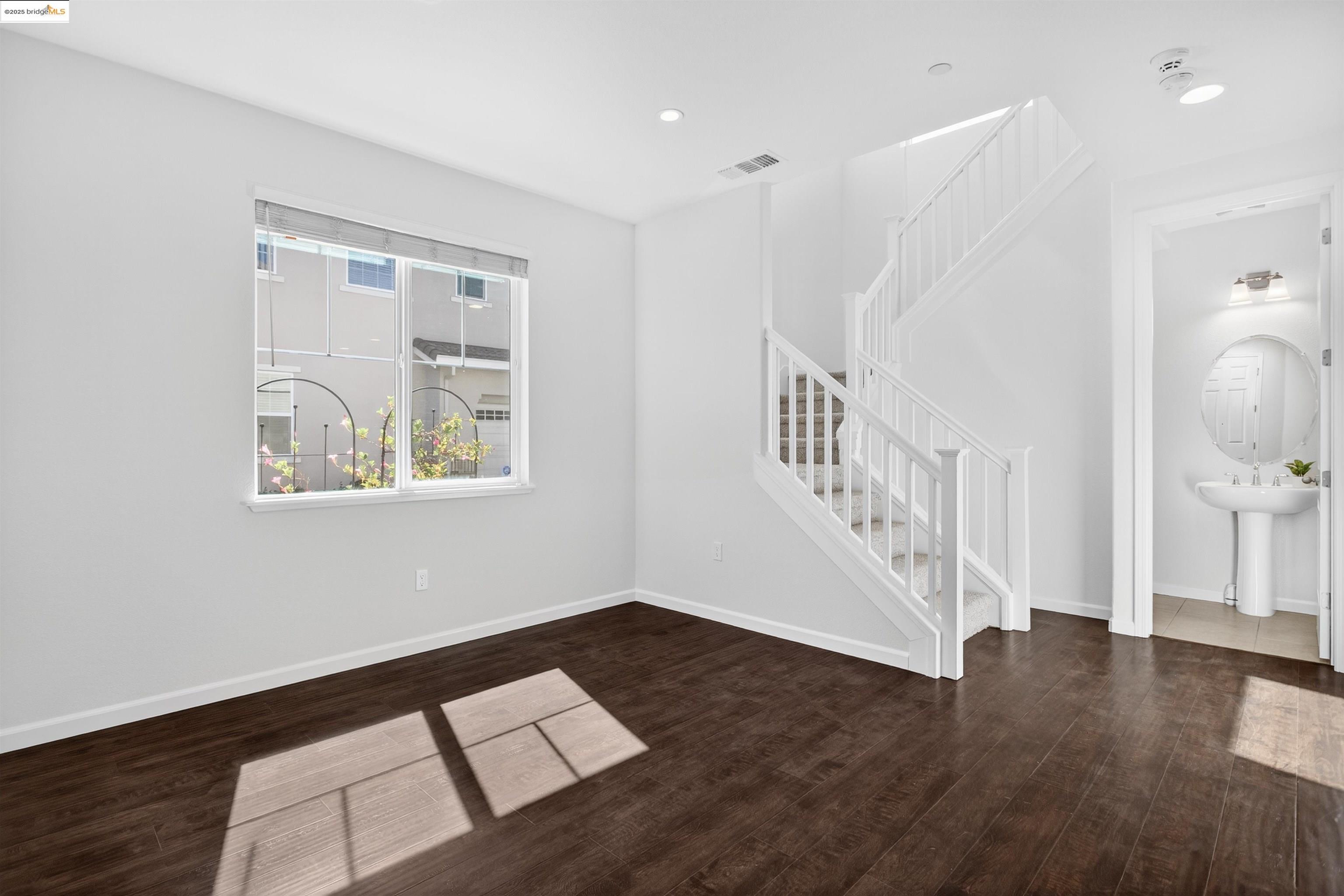 Detail Gallery Image 14 of 43 For 46 Belle Harbor Cir, Pittsburg,  CA 94565 - 4 Beds | 2/1 Baths
