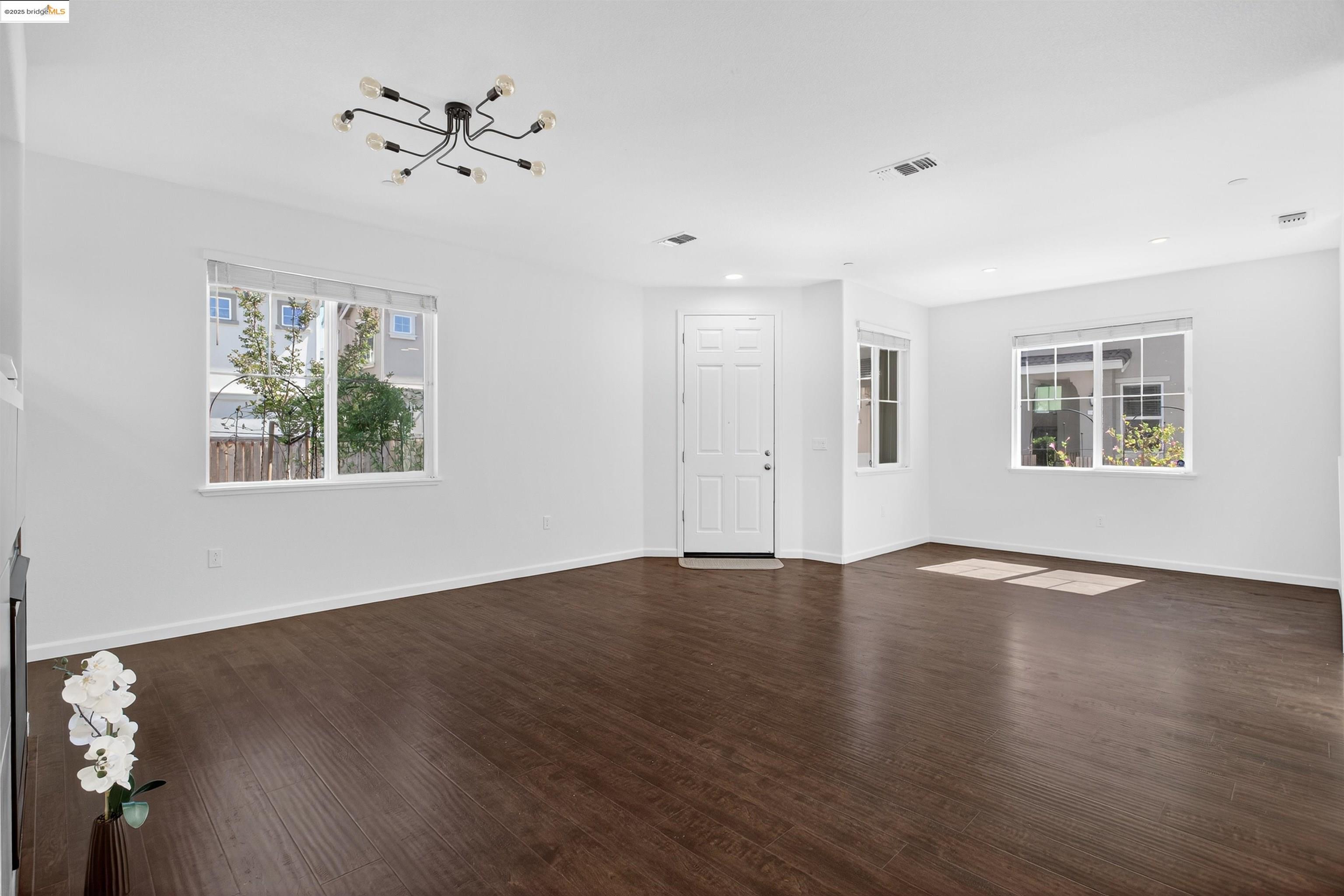 Detail Gallery Image 16 of 43 For 46 Belle Harbor Cir, Pittsburg,  CA 94565 - 4 Beds | 2/1 Baths