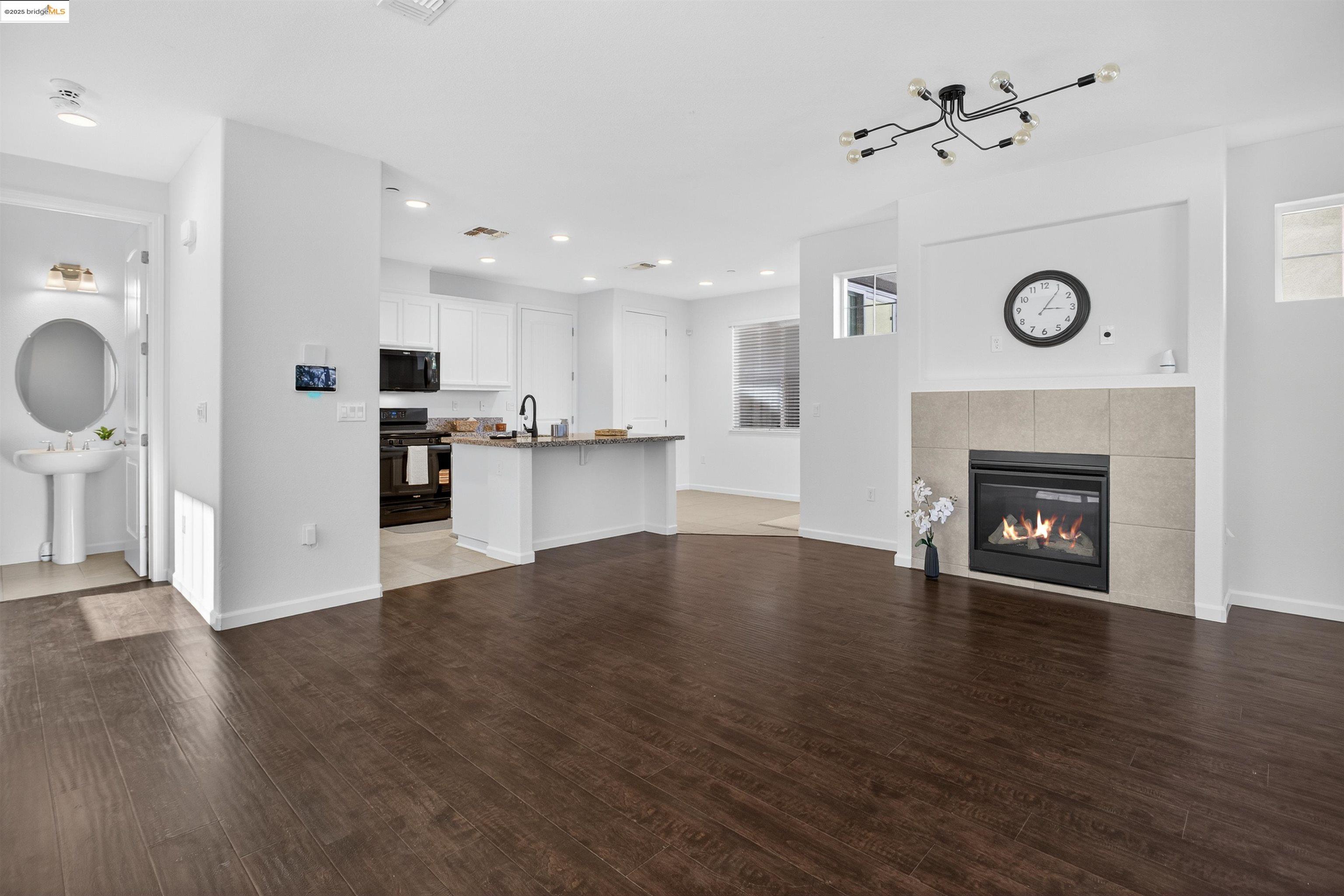 Detail Gallery Image 18 of 43 For 46 Belle Harbor Cir, Pittsburg,  CA 94565 - 4 Beds | 2/1 Baths