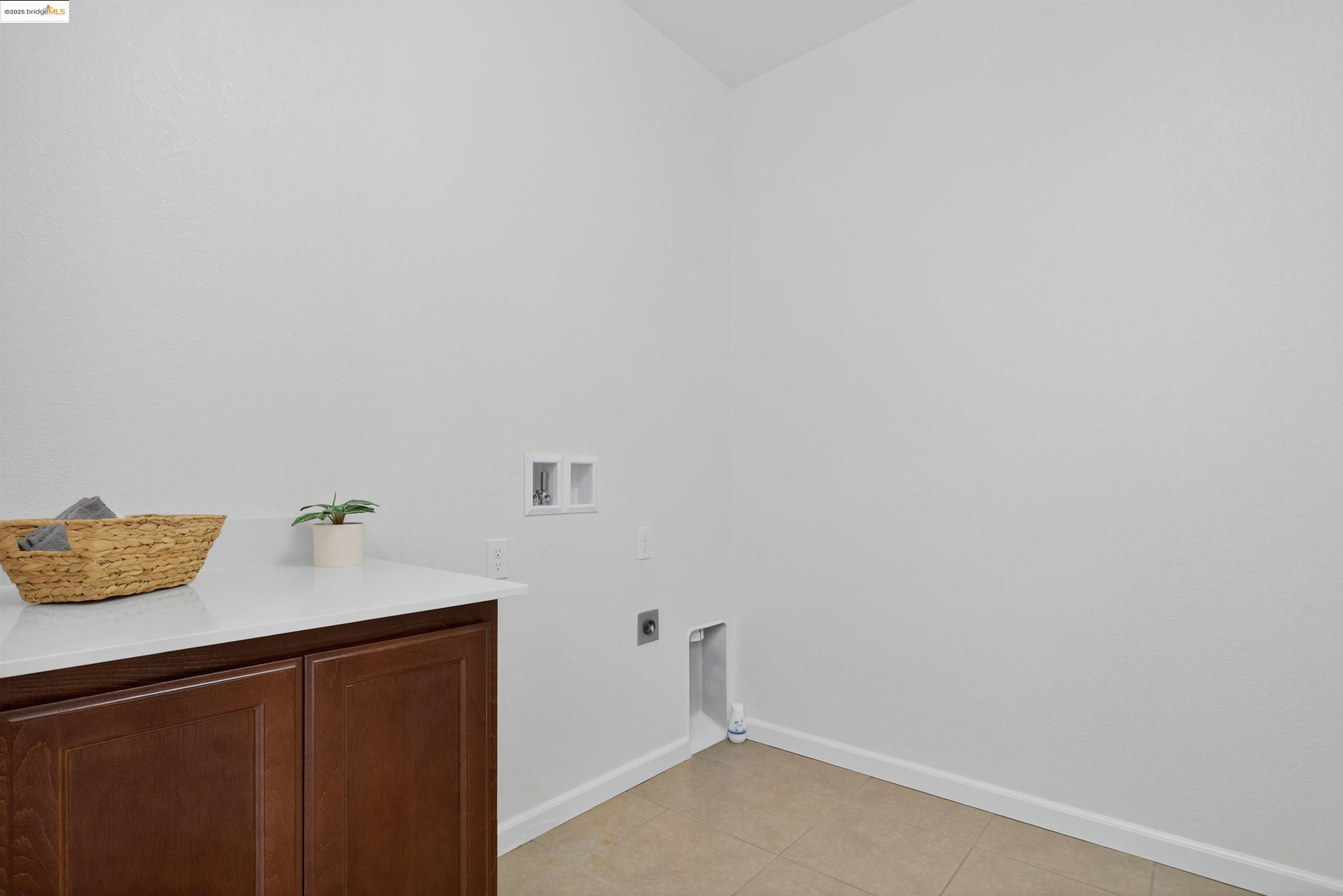 Detail Gallery Image 32 of 43 For 46 Belle Harbor Cir, Pittsburg,  CA 94565 - 4 Beds | 2/1 Baths