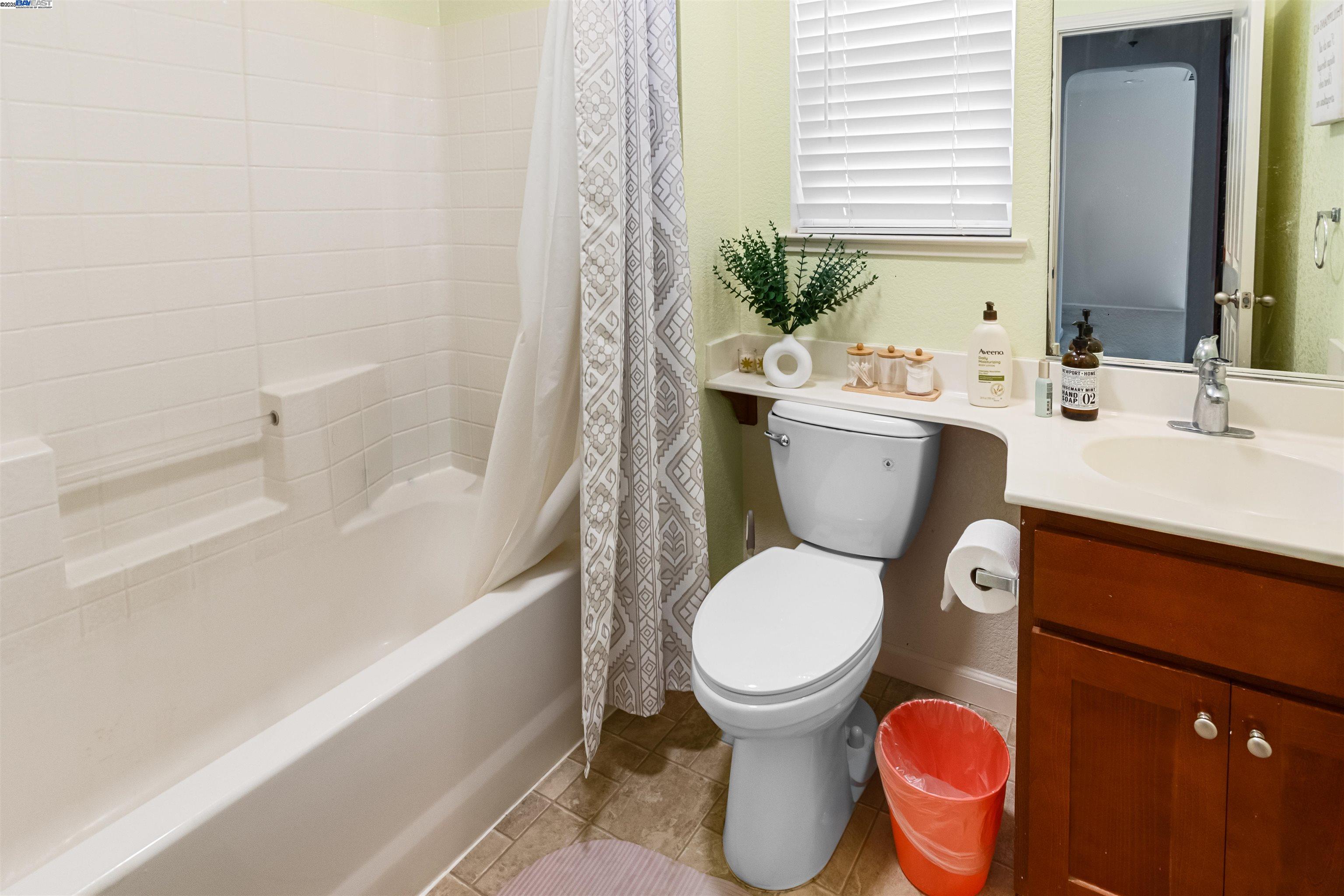 Detail Gallery Image 26 of 36 For 1482 Hearthsong Dr, Manteca,  CA 95337 - 3 Beds | 2/1 Baths
