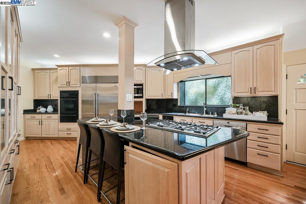 Detail Gallery Image 17 of 57 For 7716 Skyline Blvd, Oakland,  CA 94611 - 4 Beds | 4 Baths