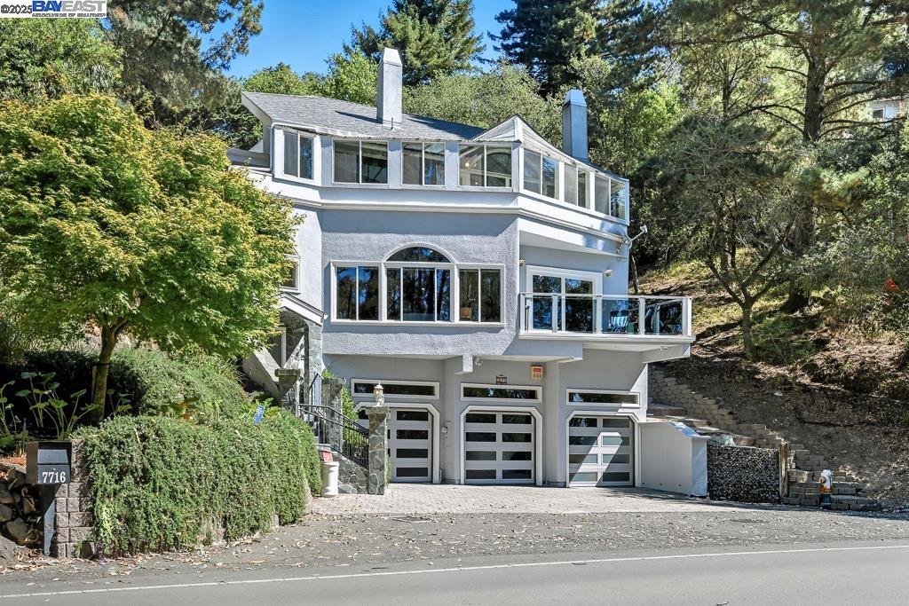 Detail Gallery Image 3 of 57 For 7716 Skyline Blvd, Oakland,  CA 94611 - 4 Beds | 4 Baths