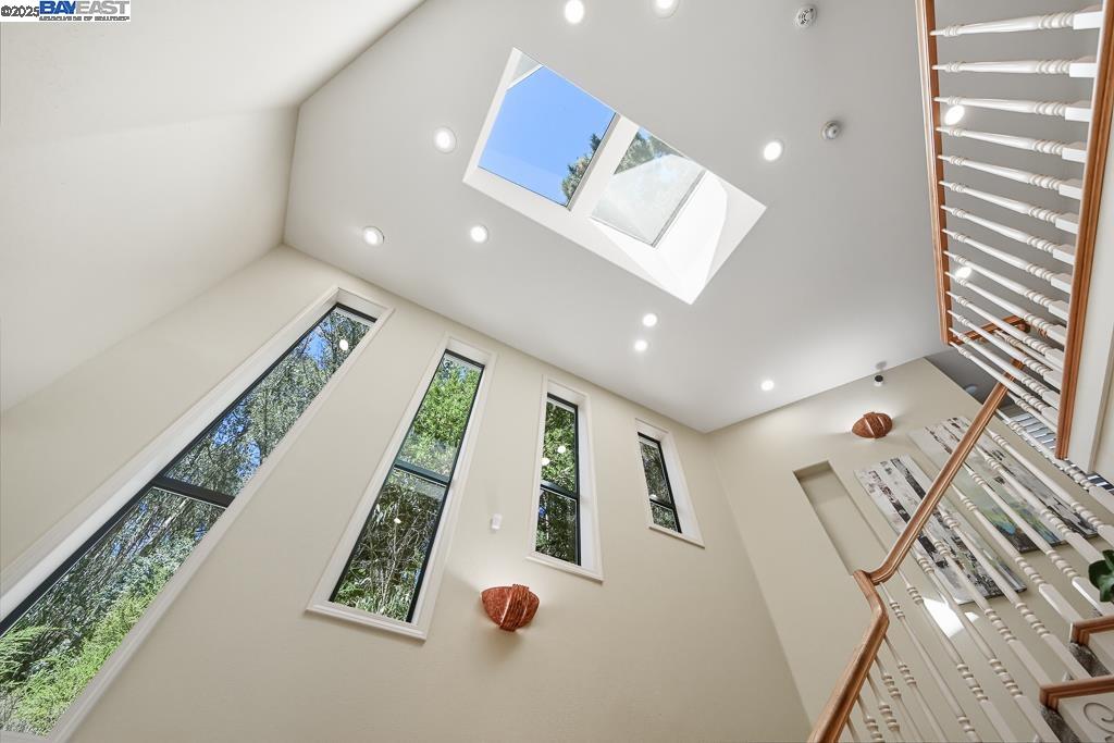 Detail Gallery Image 8 of 57 For 7716 Skyline Blvd, Oakland,  CA 94611 - 4 Beds | 4 Baths