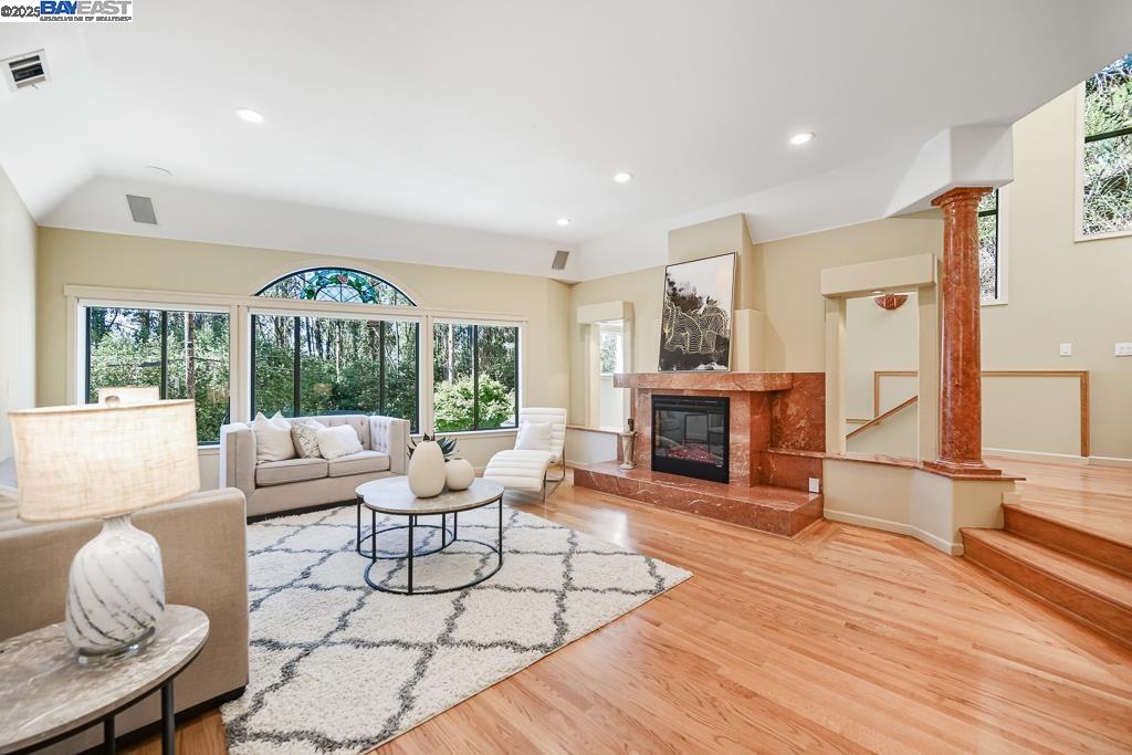 Detail Gallery Image 9 of 57 For 7716 Skyline Blvd, Oakland,  CA 94611 - 4 Beds | 4 Baths