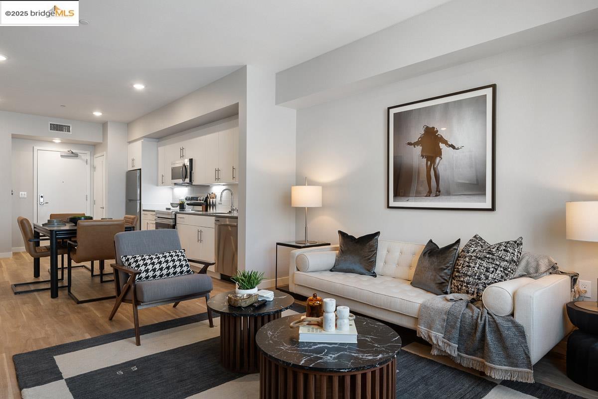 Detail Gallery Image 3 of 45 For 260 Brooklyn Basin Way #428,  Oakland,  CA 94606 - 2 Beds | 1 Baths