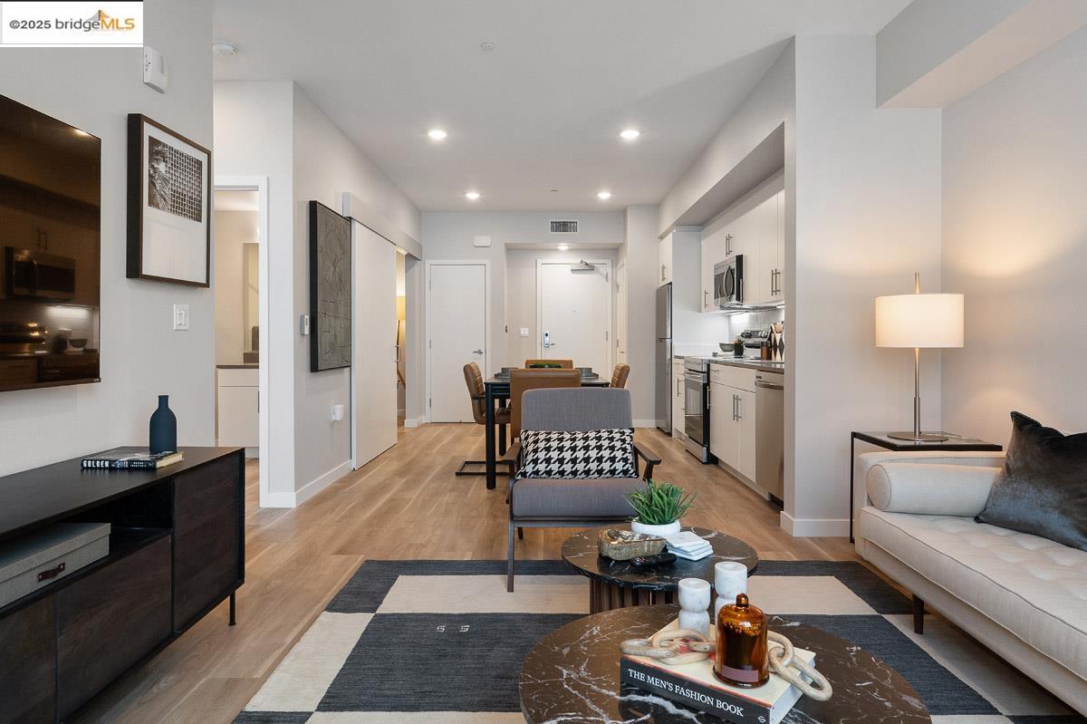 Detail Gallery Image 4 of 45 For 260 Brooklyn Basin Way #428,  Oakland,  CA 94606 - 2 Beds | 1 Baths