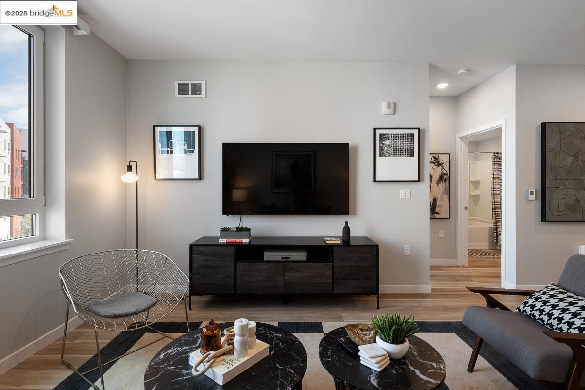Detail Gallery Image 5 of 45 For 260 Brooklyn Basin Way #428,  Oakland,  CA 94606 - 2 Beds | 1 Baths