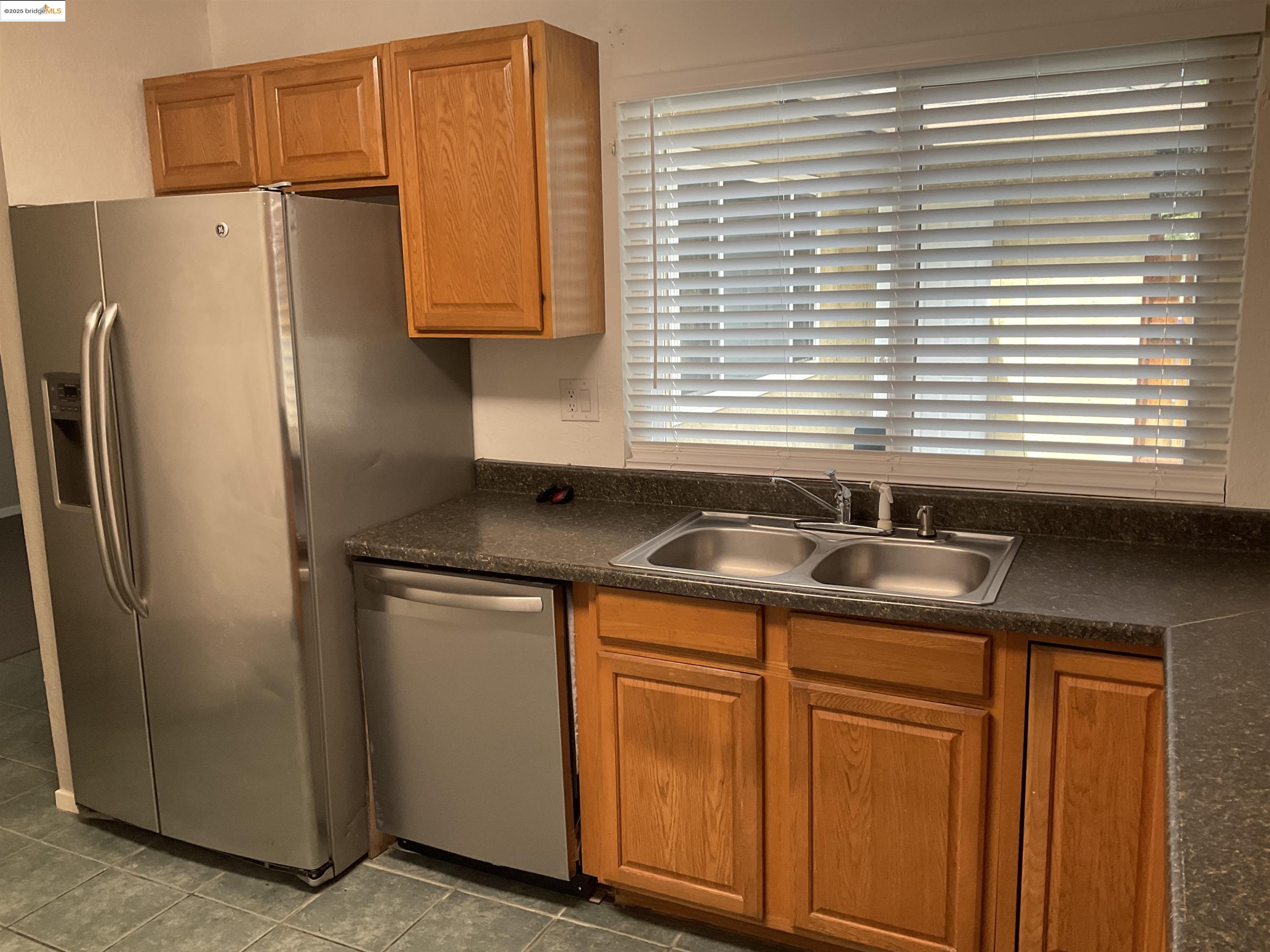 Detail Gallery Image 2 of 9 For 1713 Springwood Way, Antioch,  CA 94509 - 3 Beds | 1 Baths