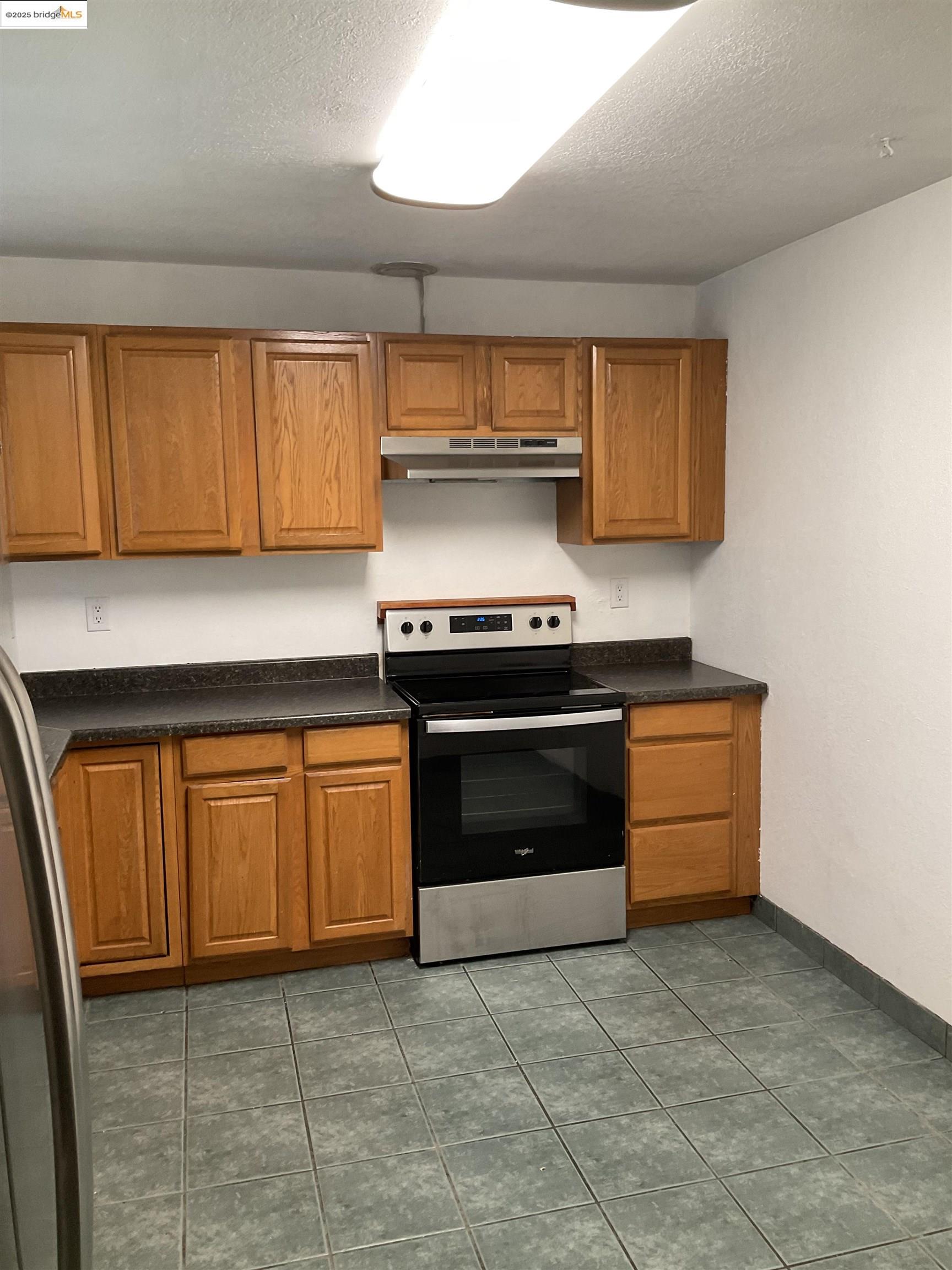 Detail Gallery Image 3 of 9 For 1713 Springwood Way, Antioch,  CA 94509 - 3 Beds | 1 Baths