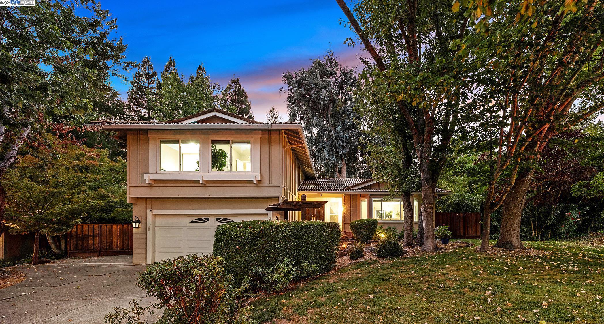 Detail Gallery Image 2 of 55 For 2240 Tahiti Drive, San Ramon,  CA 94583 - 4 Beds | 2/1 Baths