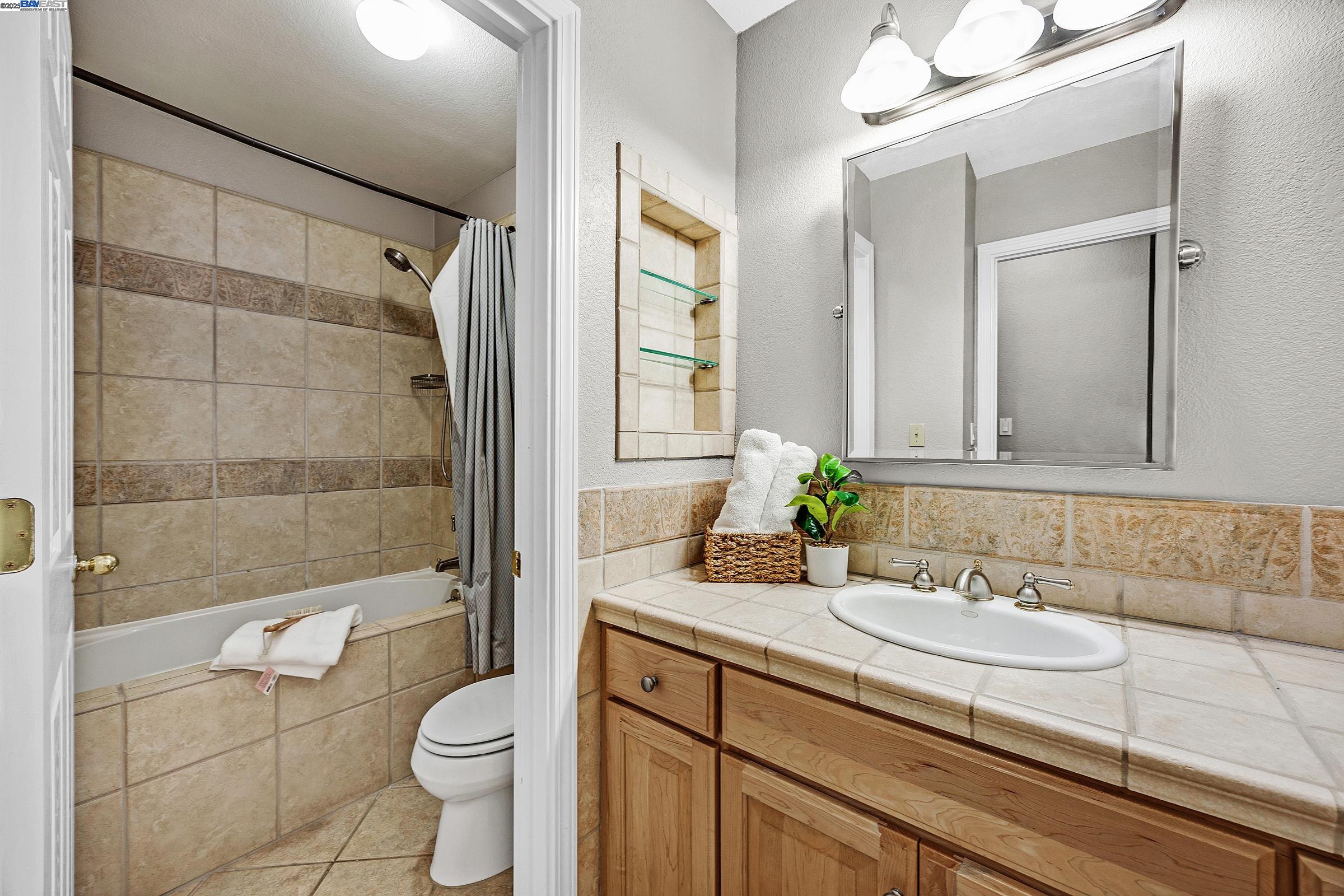 Detail Gallery Image 19 of 55 For 2240 Tahiti Drive, San Ramon,  CA 94583 - 4 Beds | 2/1 Baths