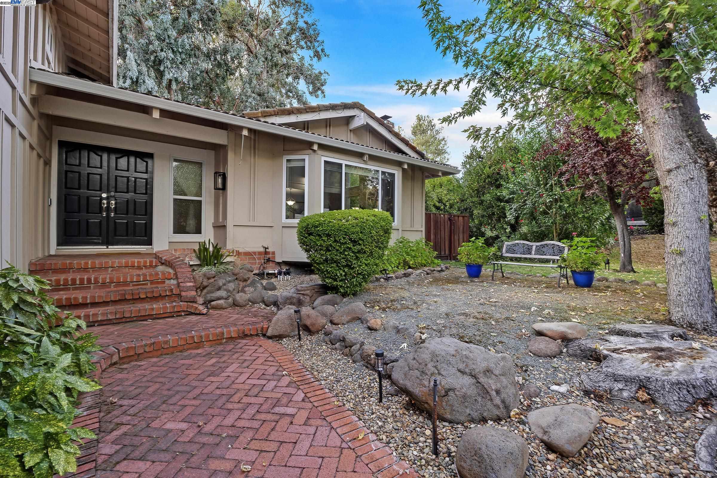 Detail Gallery Image 3 of 55 For 2240 Tahiti Drive, San Ramon,  CA 94583 - 4 Beds | 2/1 Baths