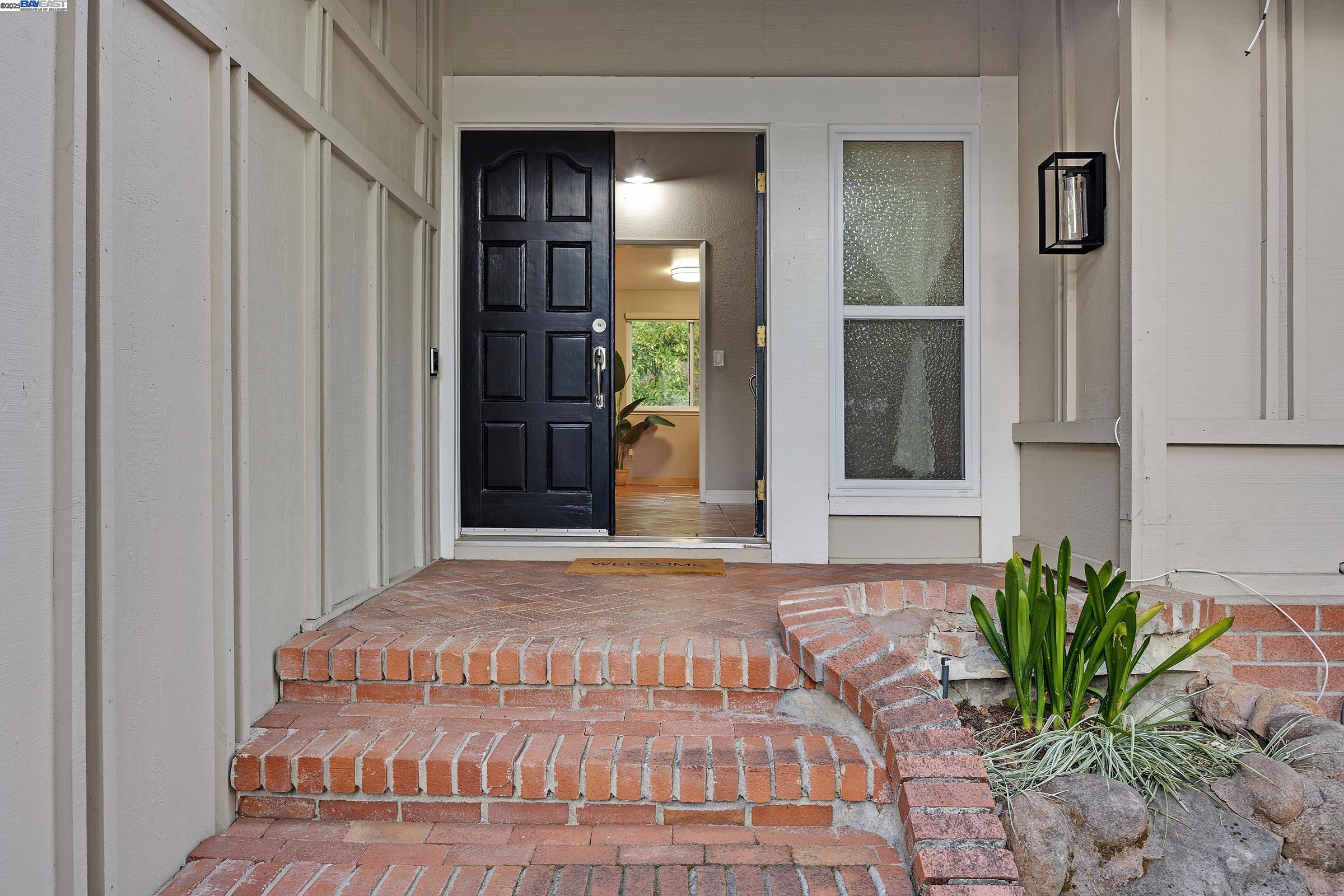 Detail Gallery Image 4 of 55 For 2240 Tahiti Drive, San Ramon,  CA 94583 - 4 Beds | 2/1 Baths