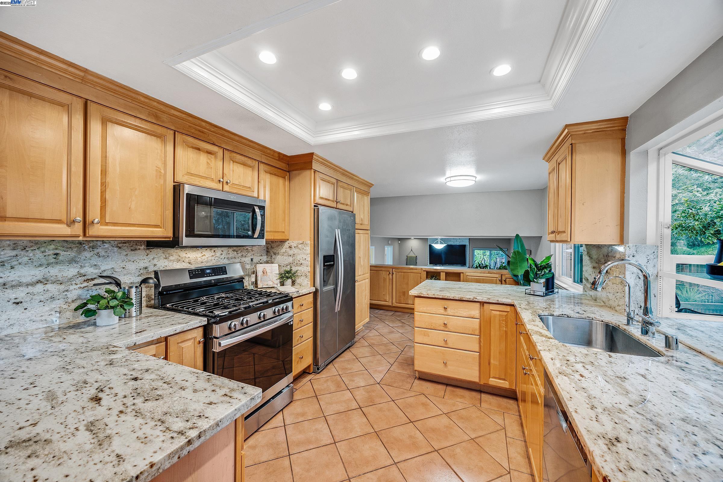 Detail Gallery Image 8 of 55 For 2240 Tahiti Drive, San Ramon,  CA 94583 - 4 Beds | 2/1 Baths