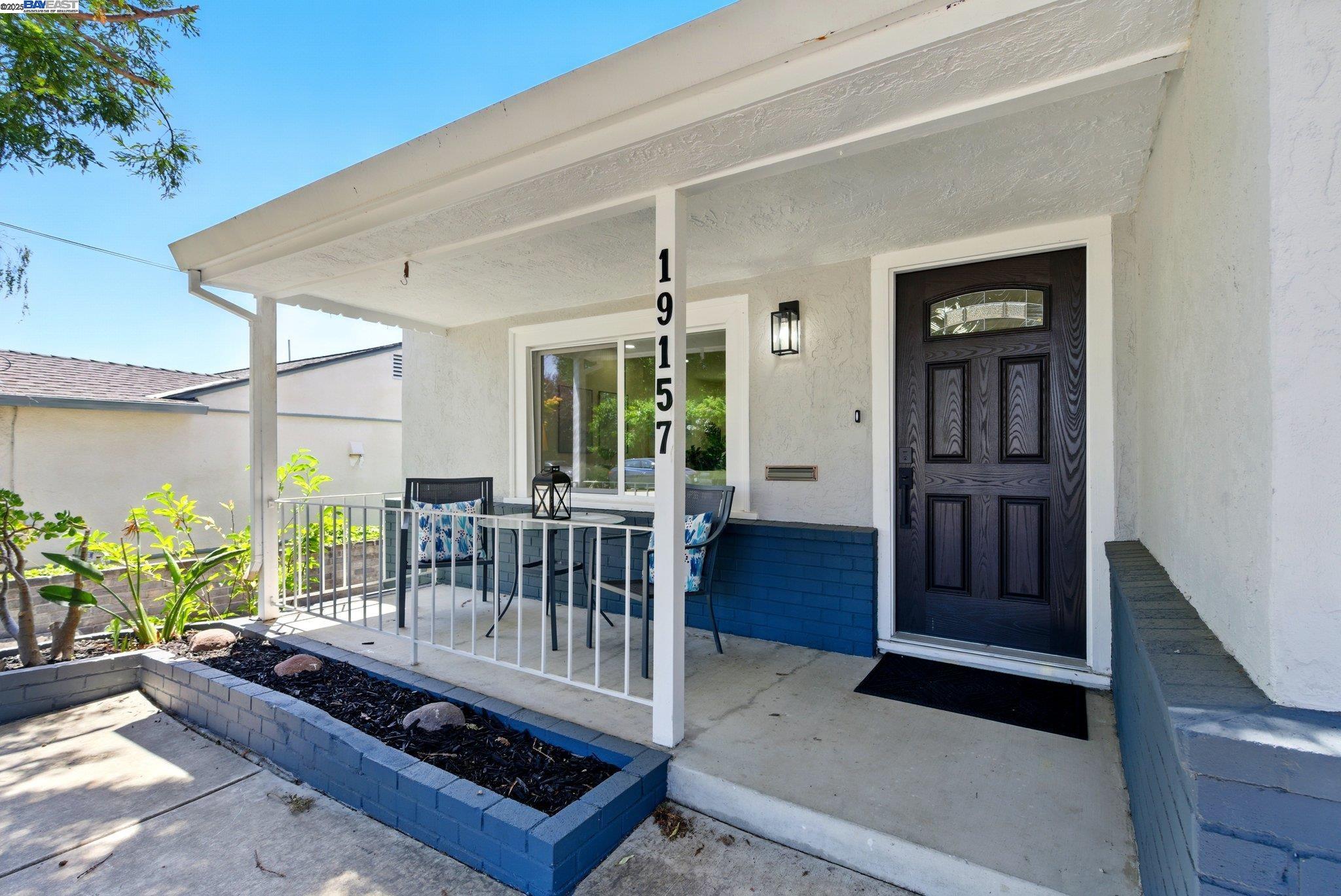 Detail Gallery Image 2 of 33 For 19157 Parsons Ave, Castro Valley,  CA 94546 - 3 Beds | 3 Baths