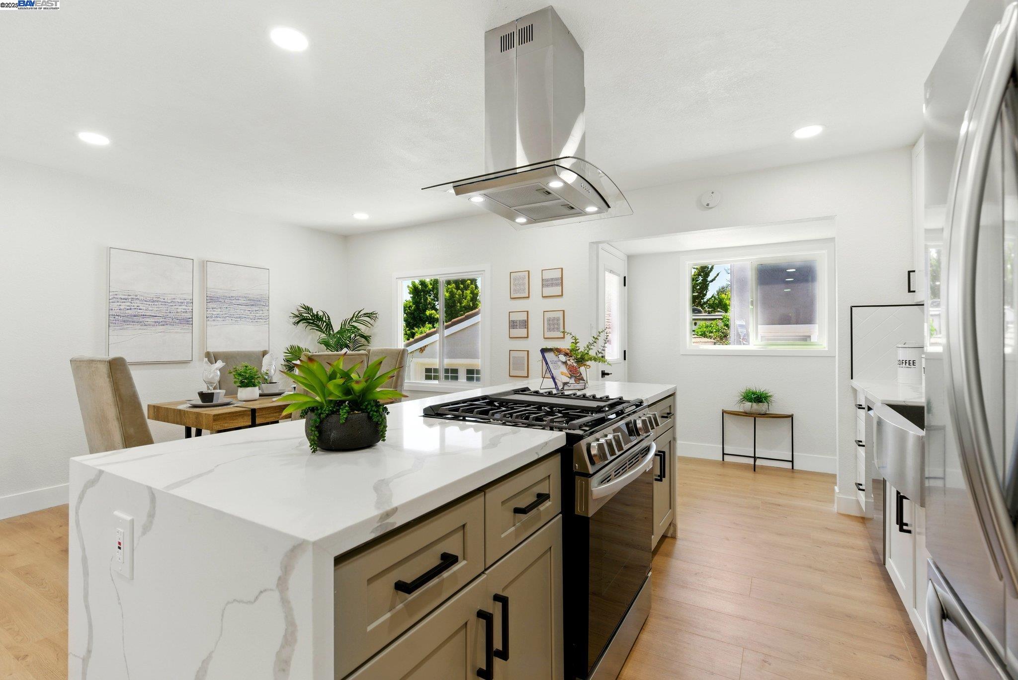Detail Gallery Image 11 of 33 For 19157 Parsons Ave, Castro Valley,  CA 94546 - 3 Beds | 3 Baths