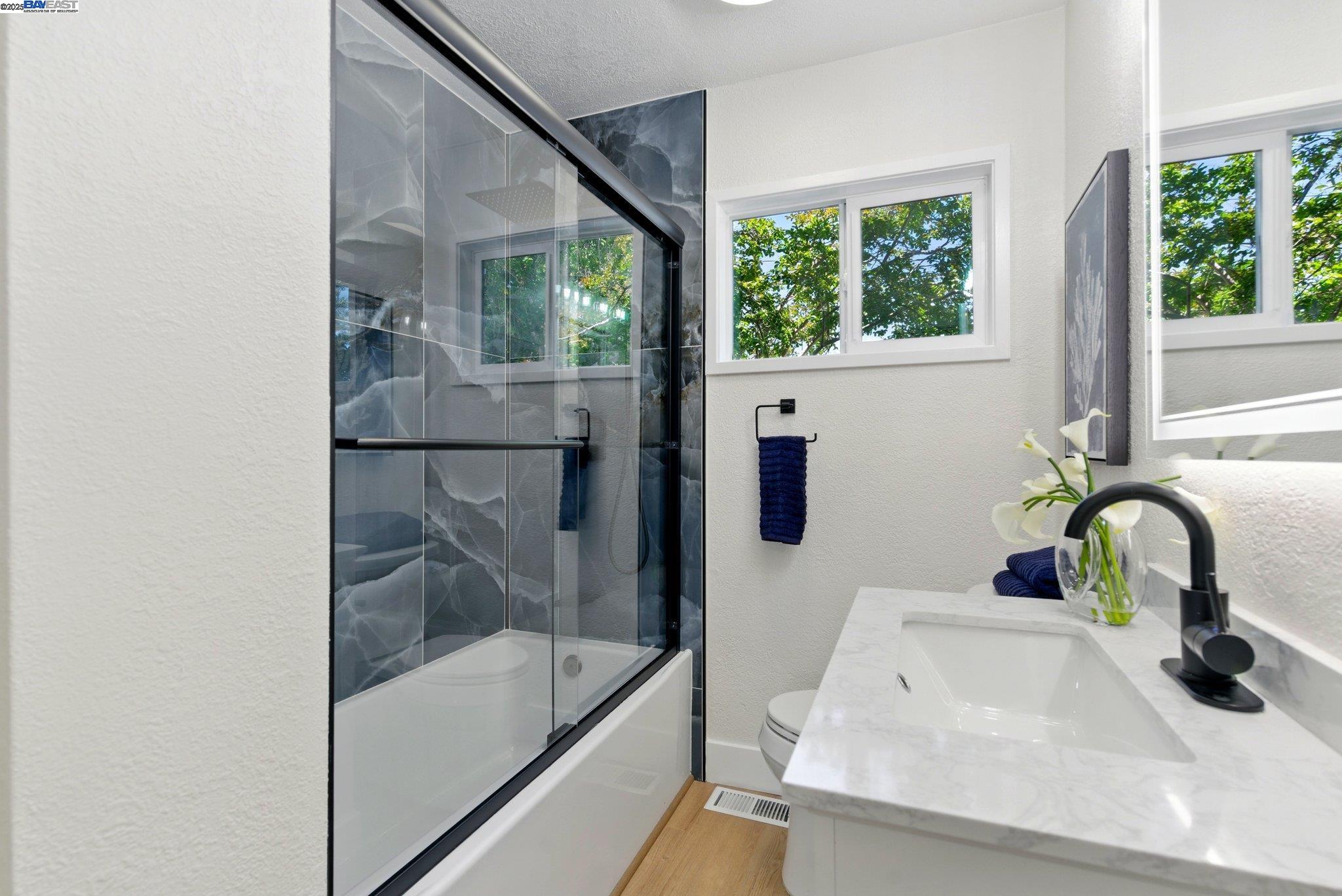 Detail Gallery Image 17 of 33 For 19157 Parsons Ave, Castro Valley,  CA 94546 - 3 Beds | 3 Baths