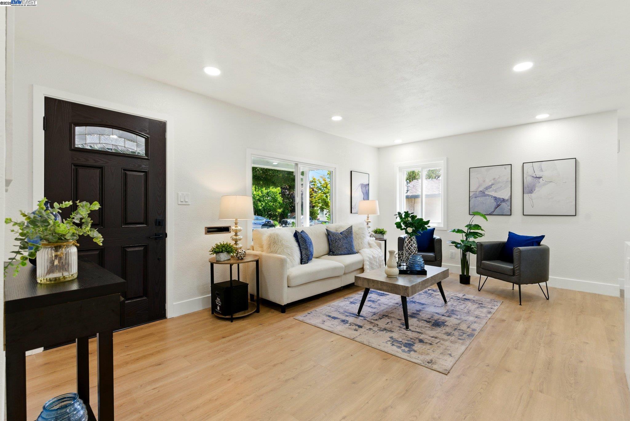 Detail Gallery Image 4 of 33 For 19157 Parsons Ave, Castro Valley,  CA 94546 - 3 Beds | 3 Baths