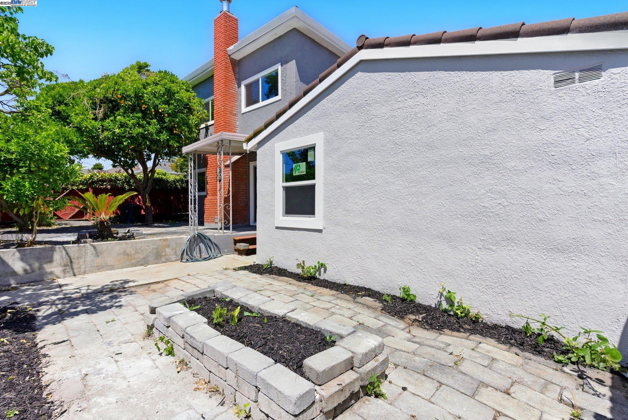 Detail Gallery Image 33 of 33 For 19157 Parsons Ave, Castro Valley,  CA 94546 - 3 Beds | 3 Baths