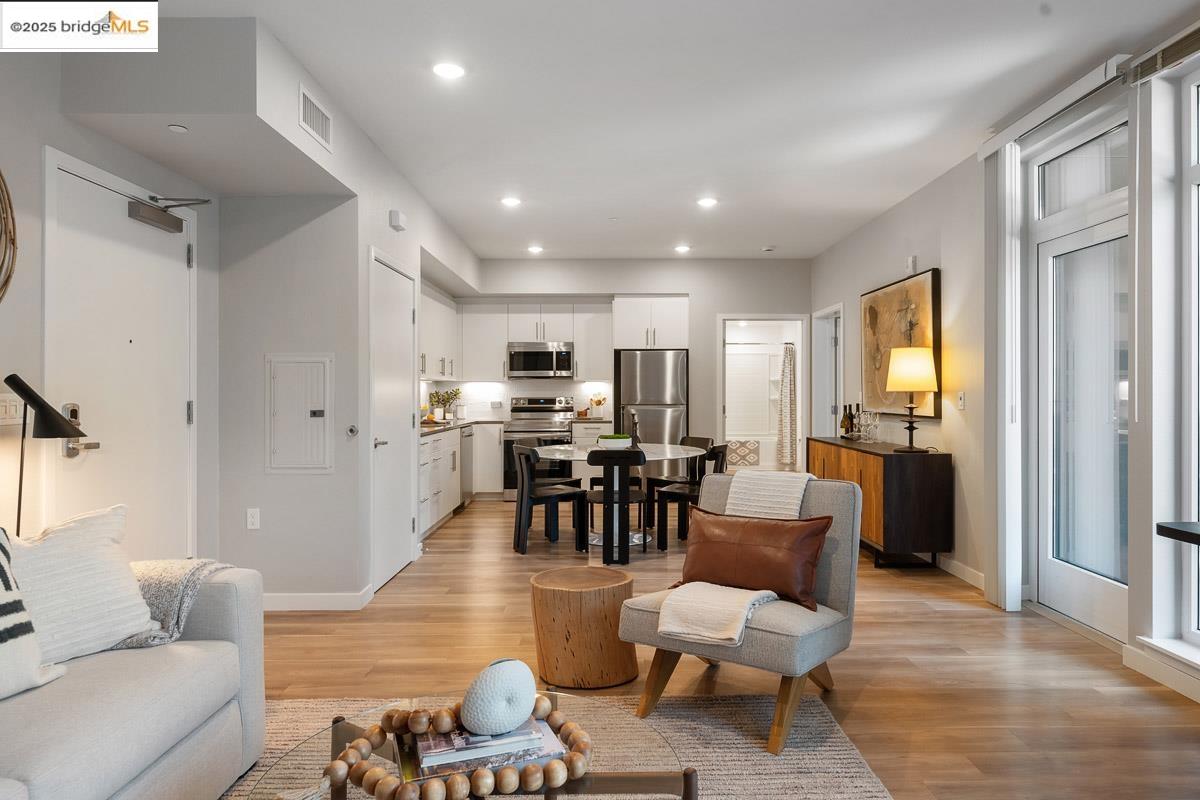 Detail Gallery Image 5 of 48 For 260 Brooklyn Basin Way #417,  Oakland,  CA 94606 - 2 Beds | 2 Baths