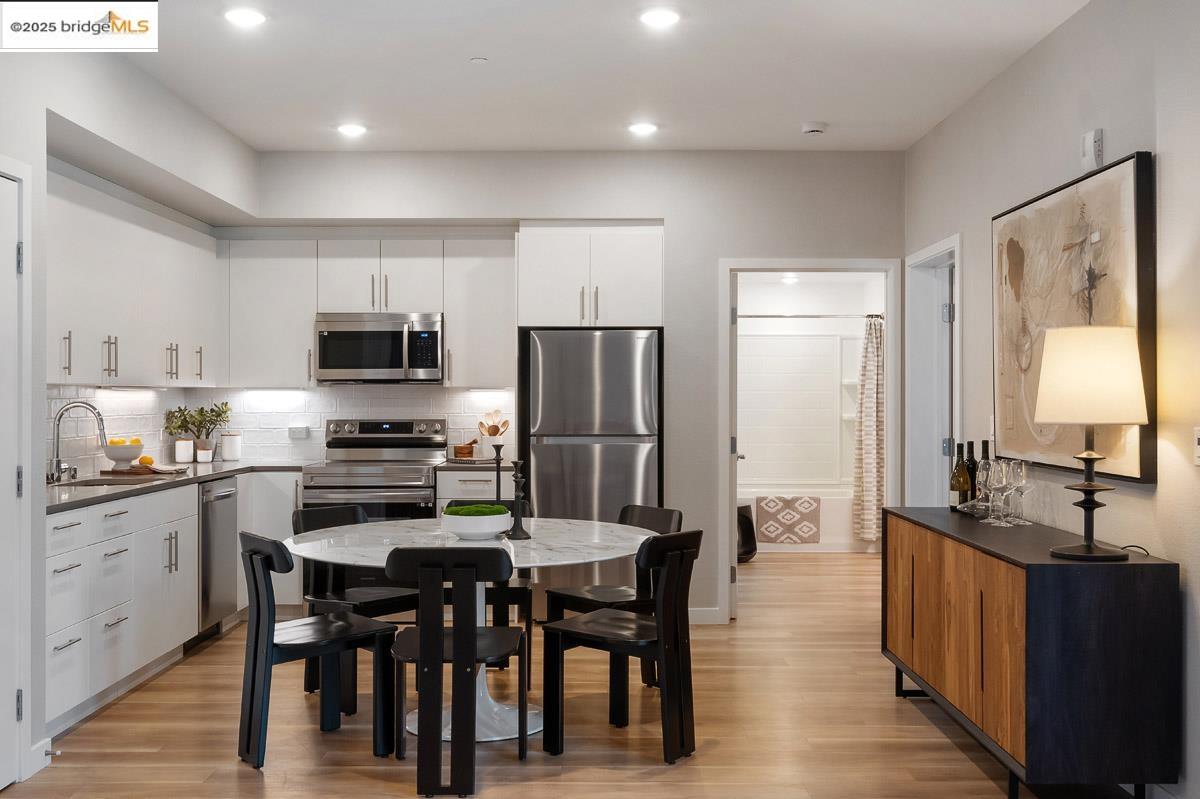 Detail Gallery Image 6 of 48 For 260 Brooklyn Basin Way #417,  Oakland,  CA 94606 - 2 Beds | 2 Baths