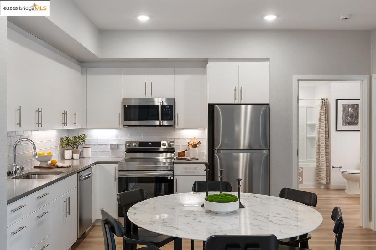 Detail Gallery Image 9 of 48 For 260 Brooklyn Basin Way #417,  Oakland,  CA 94606 - 2 Beds | 2 Baths