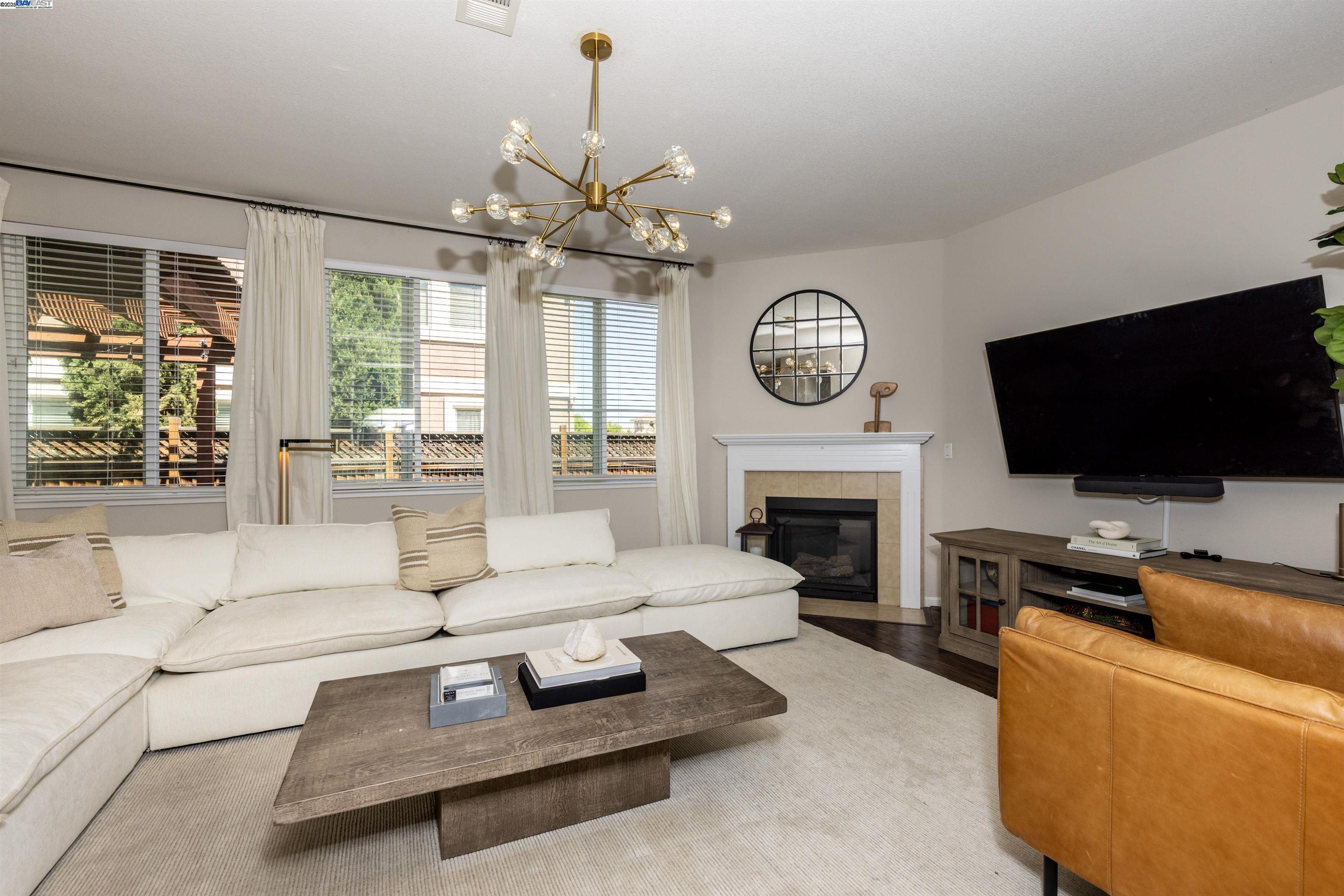 Detail Gallery Image 8 of 24 For 2457 Mojave Dr, Brentwood,  CA 94513 - 3 Beds | 2/1 Baths