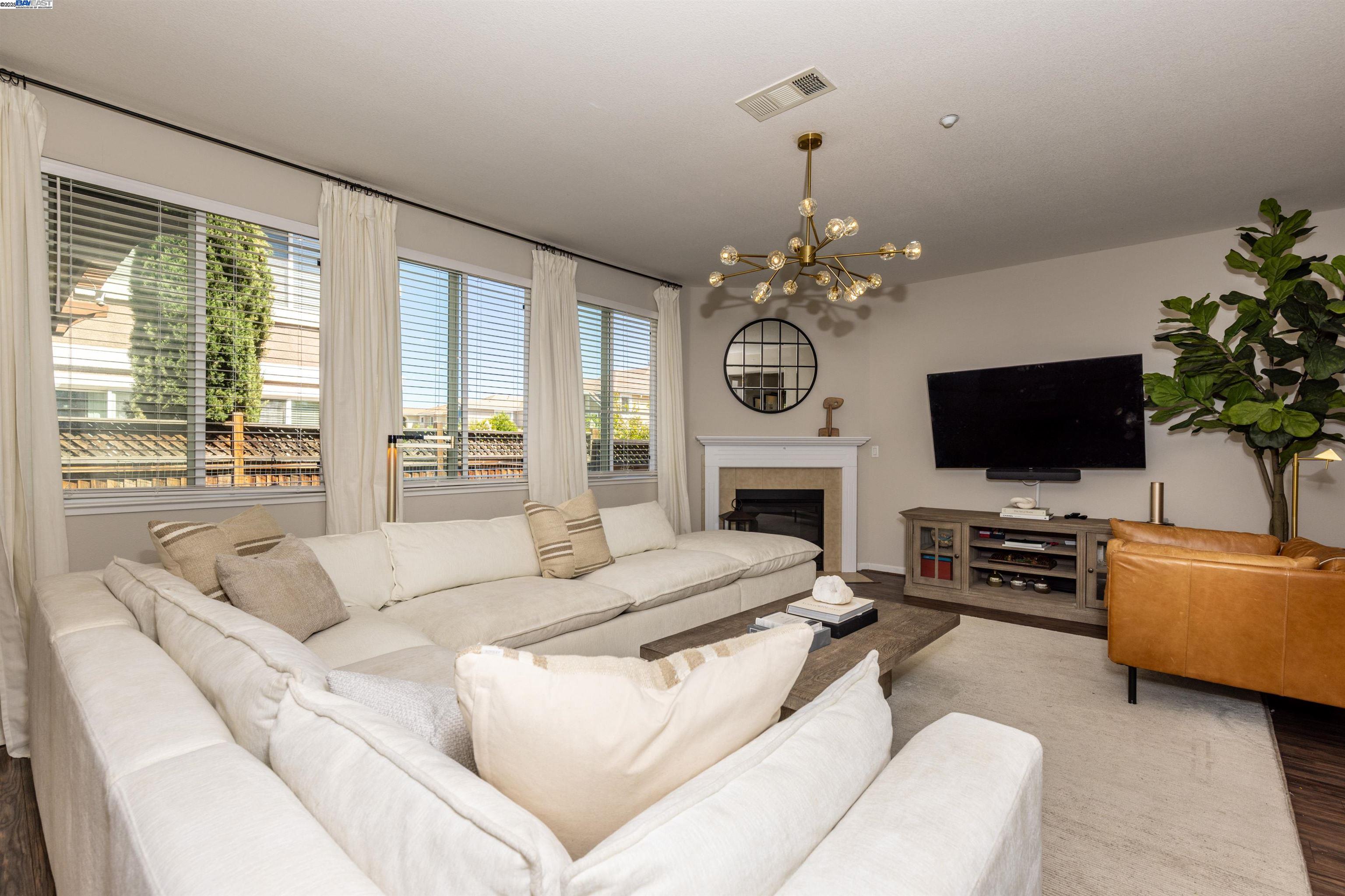 Detail Gallery Image 9 of 24 For 2457 Mojave Dr, Brentwood,  CA 94513 - 3 Beds | 2/1 Baths