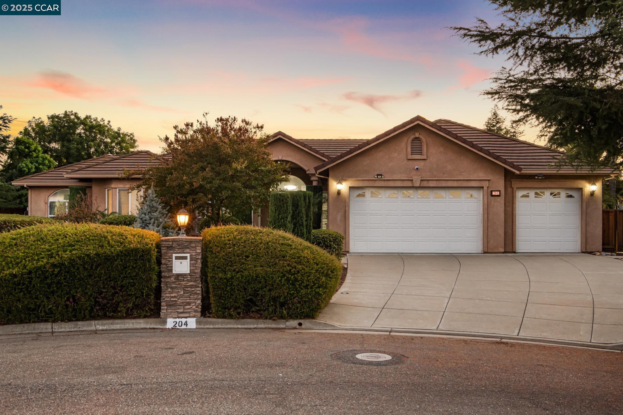 Detail Gallery Image 1 of 57 For 204 Chaps Ct, Oakley,  CA 94561 - 5 Beds | 3 Baths
