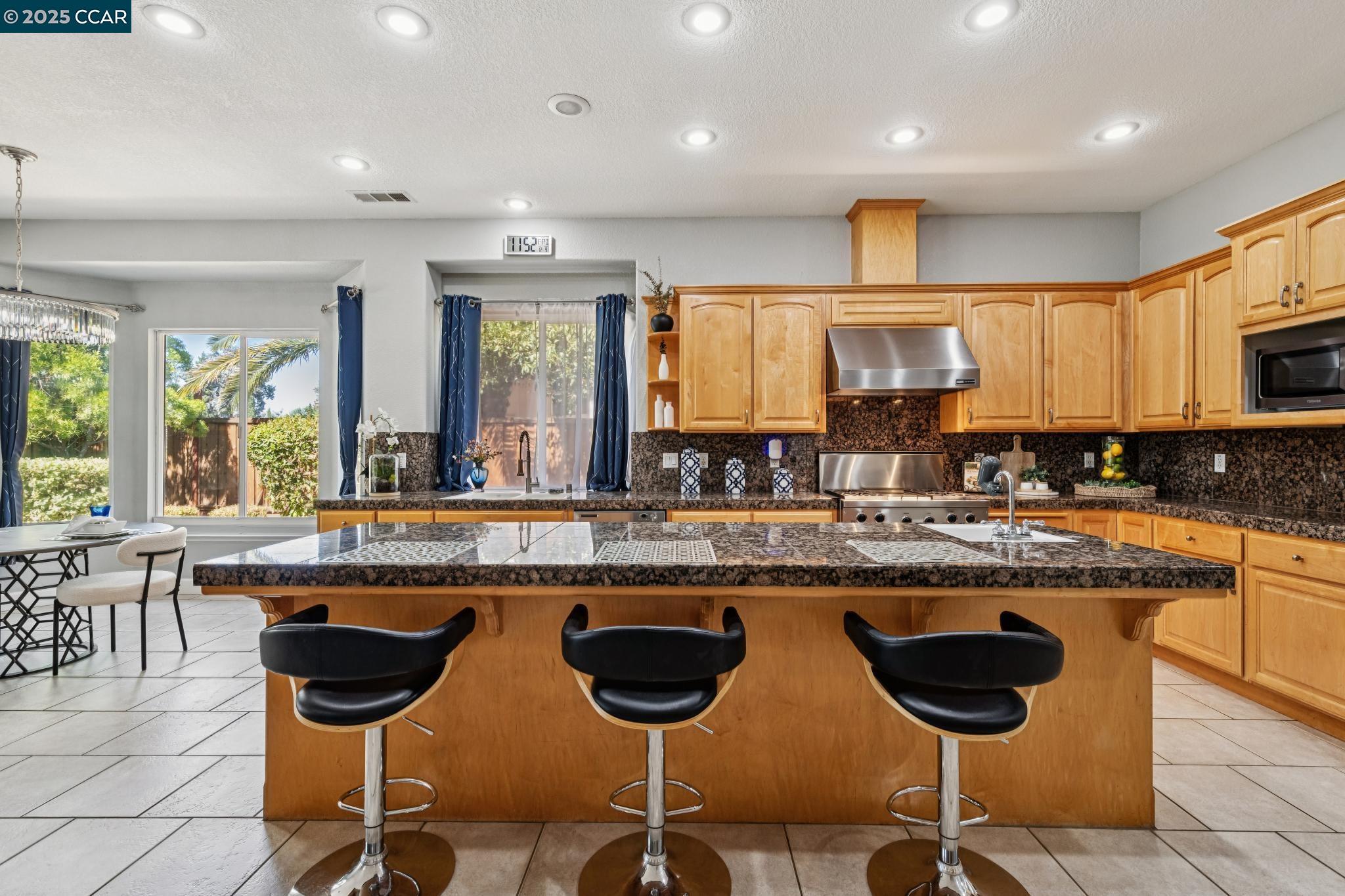 Detail Gallery Image 12 of 57 For 204 Chaps Ct, Oakley,  CA 94561 - 5 Beds | 3 Baths